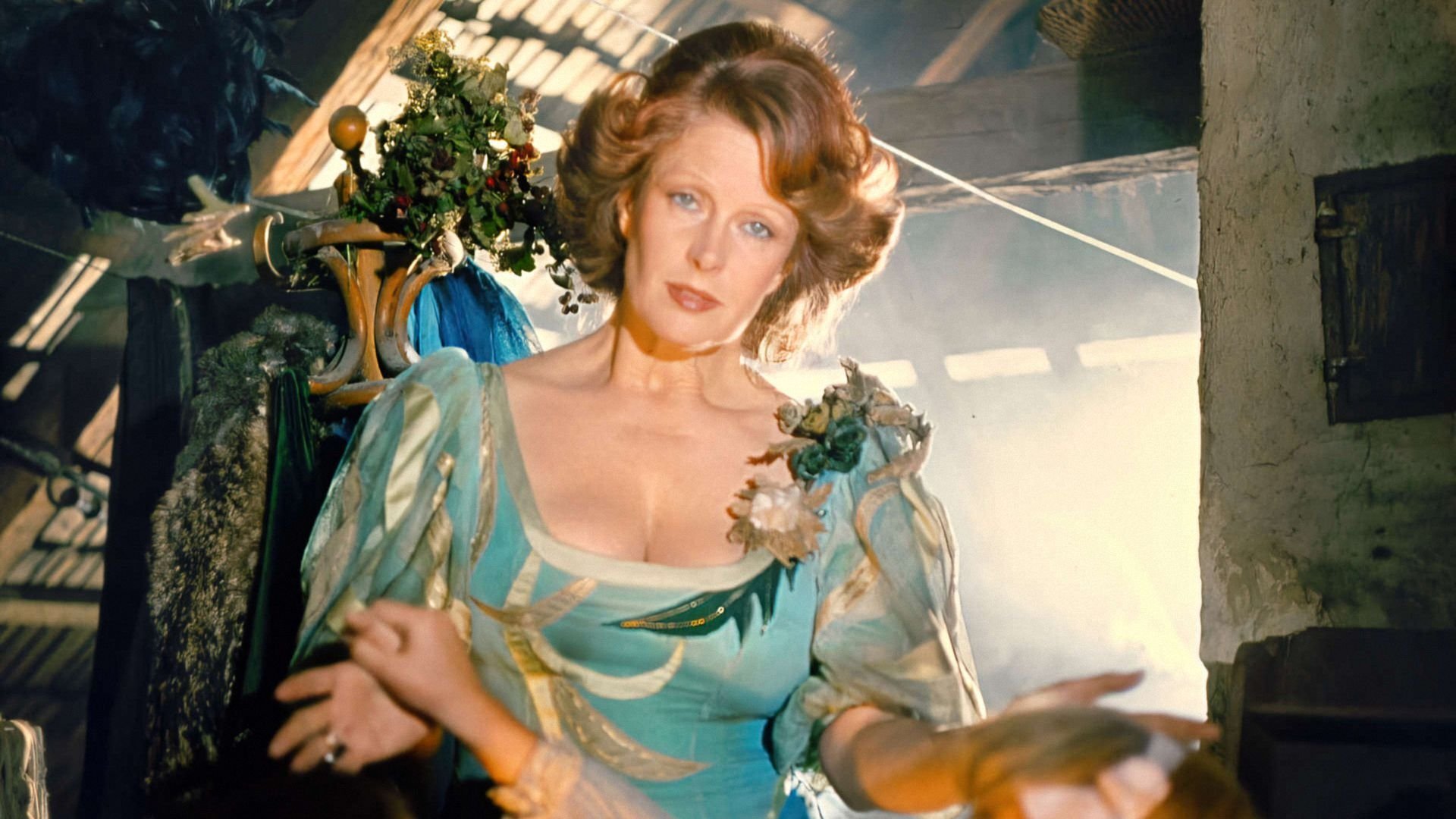 Backdrop for In an Old Manor House or The Independence of Triangles