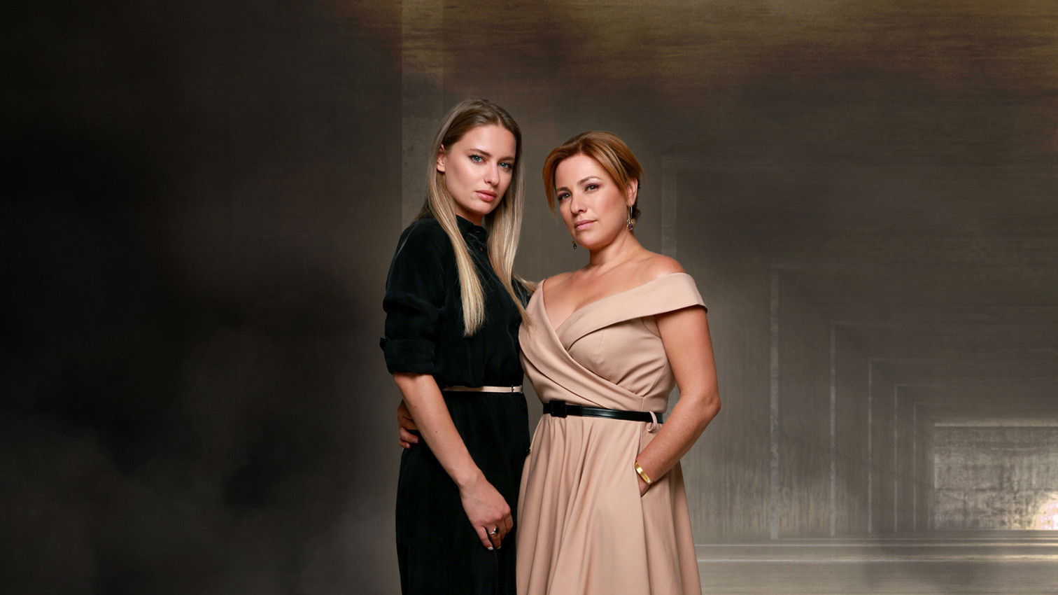 Backdrop for Γυναίκα Χωρίς Όνομα