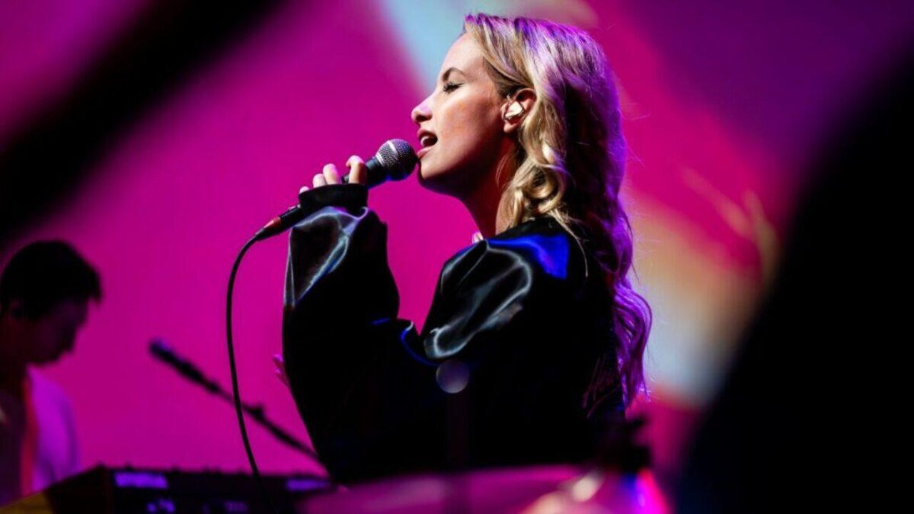 Backdrop for Circle of Live