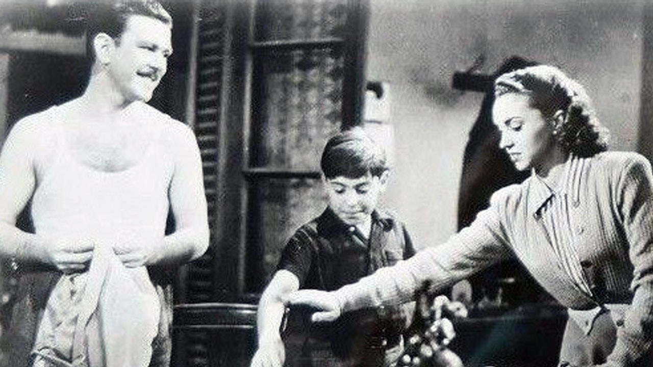 Backdrop for Hombres a precio