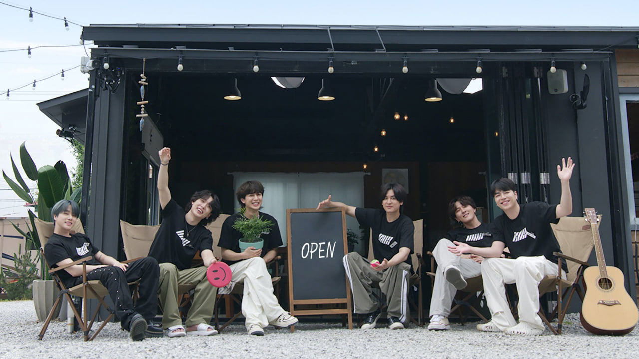 Backdrop for Holiday Staff: iKON's The DreamPing