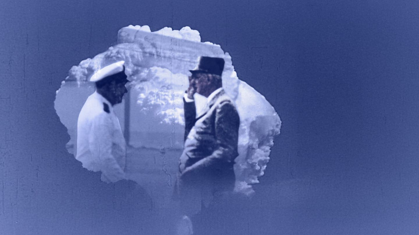 Backdrop for De Gaulle, la bombe à tout prix !