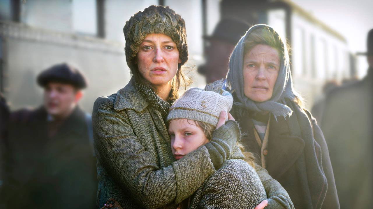 Backdrop for Sealed Lips