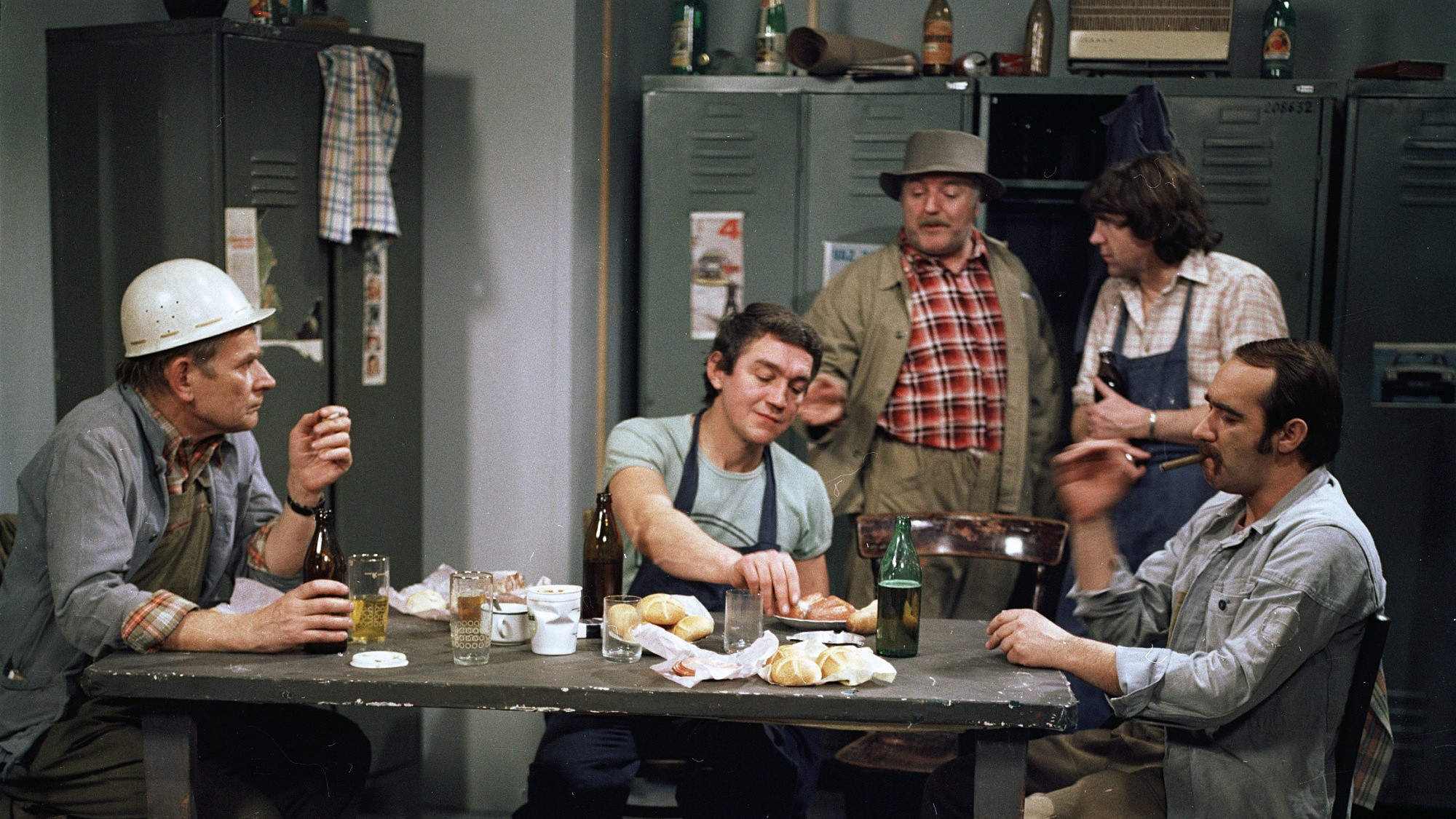 Backdrop for Snídaně v pánském pyžamu