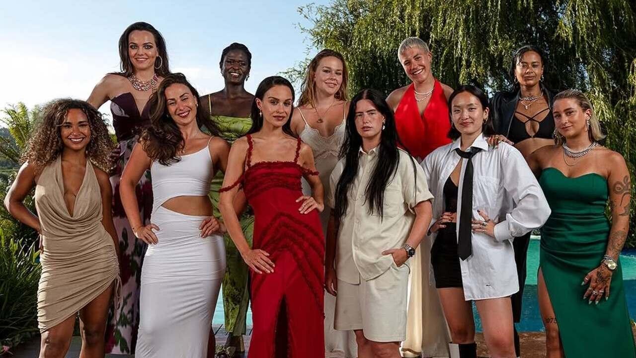 Backdrop for I Kissed A Girl