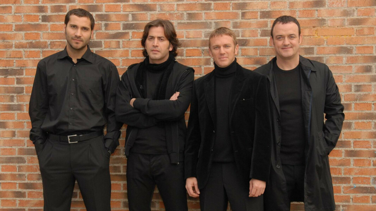 Backdrop for Los simuladores