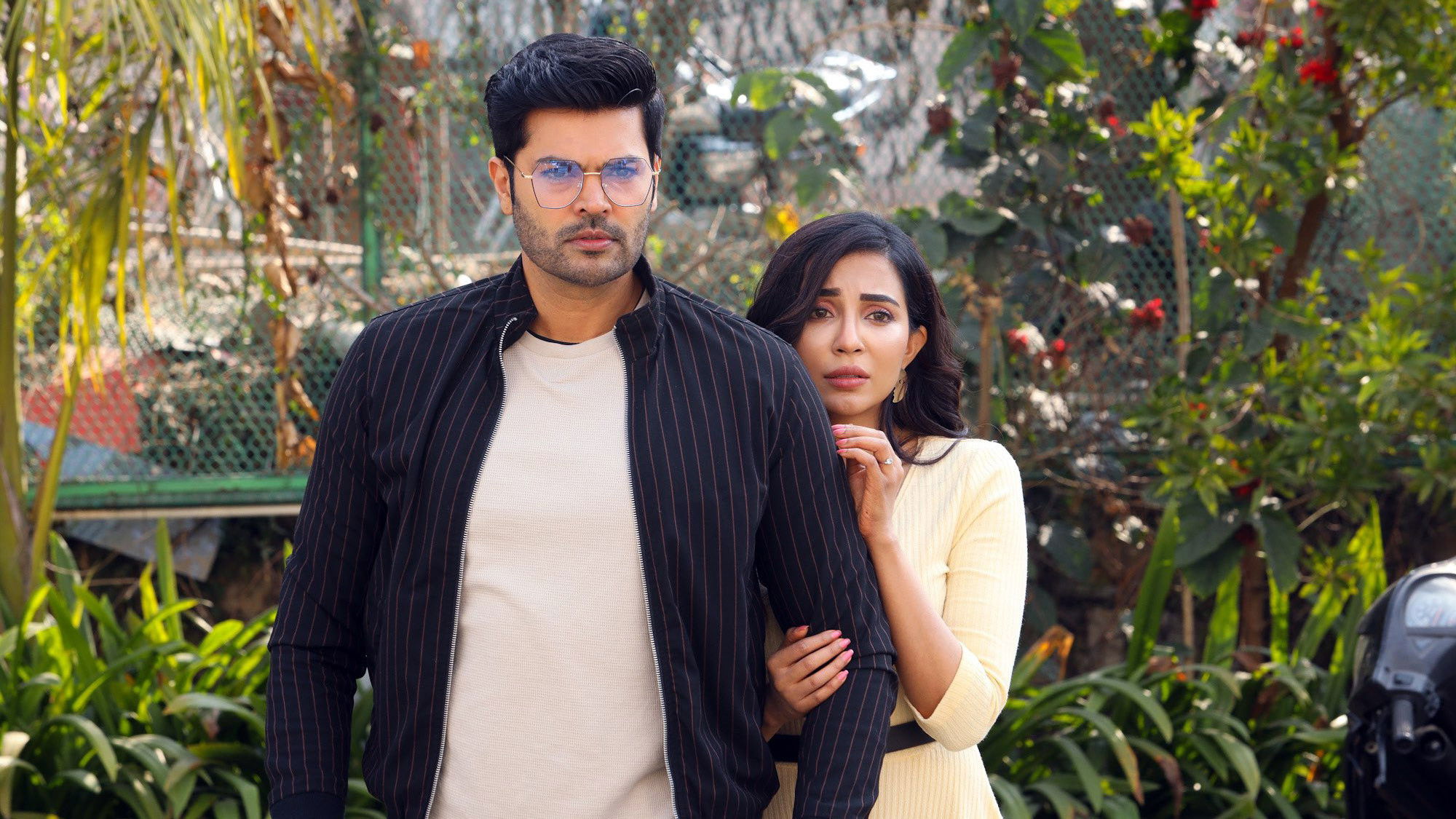 Backdrop for Un Paarvayil