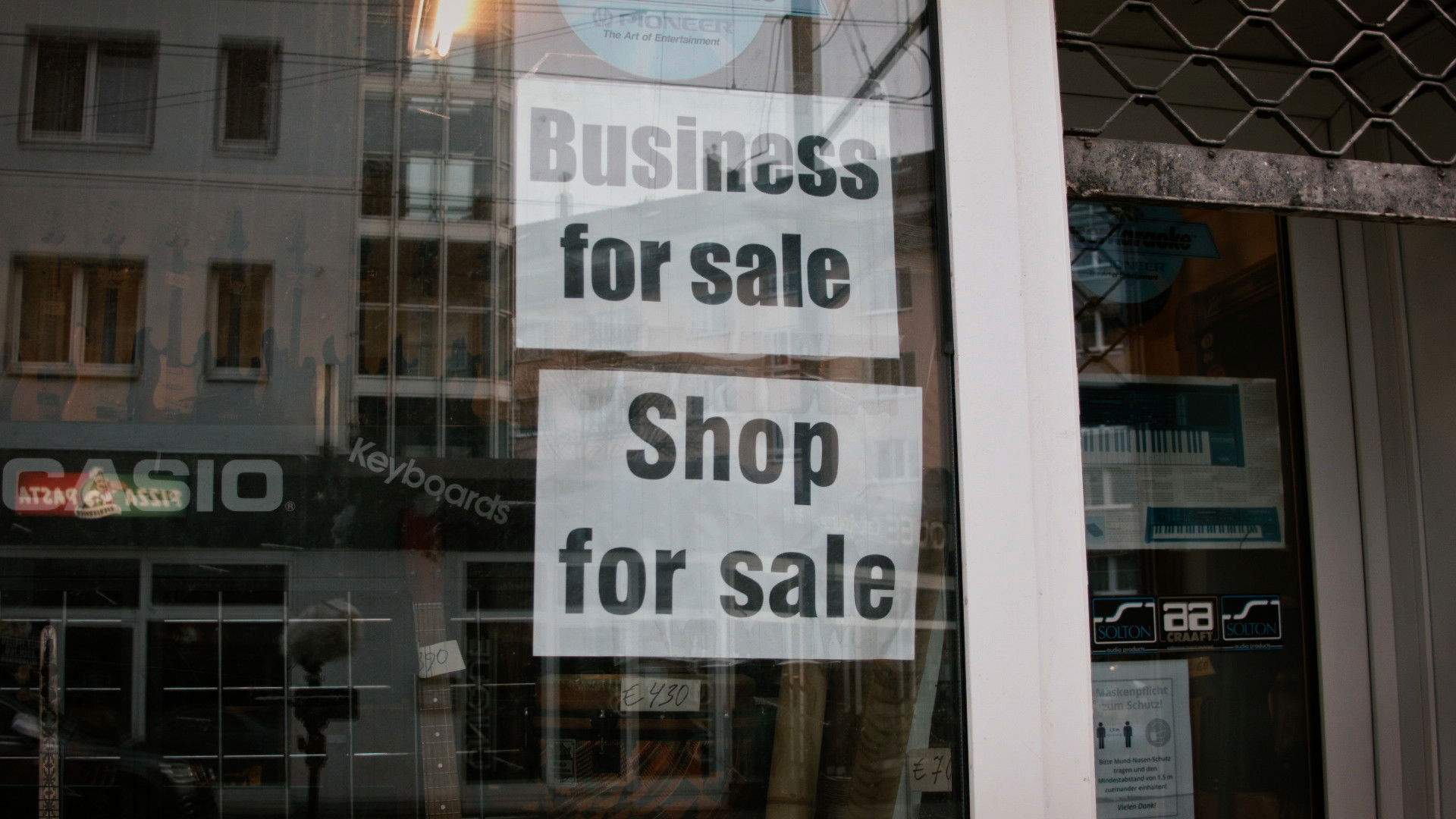 Backdrop for Niki‘s Music Shop