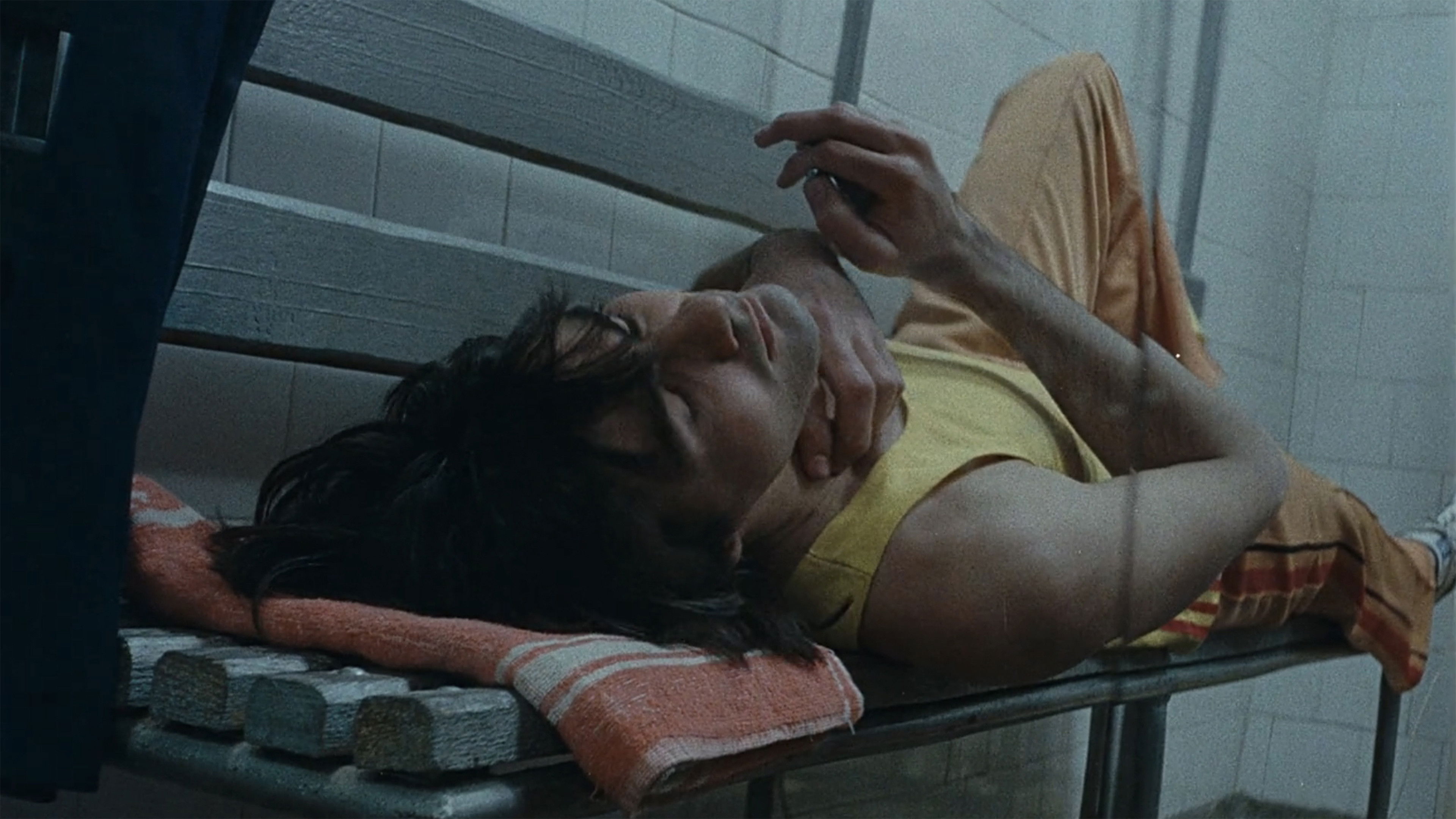 Backdrop for Aur cât un nasture pe piept