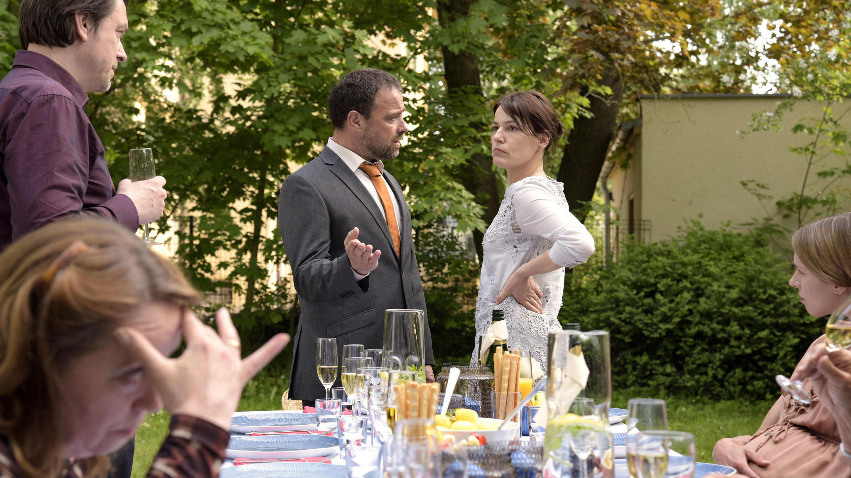 Backdrop for Familie mit Hindernissen