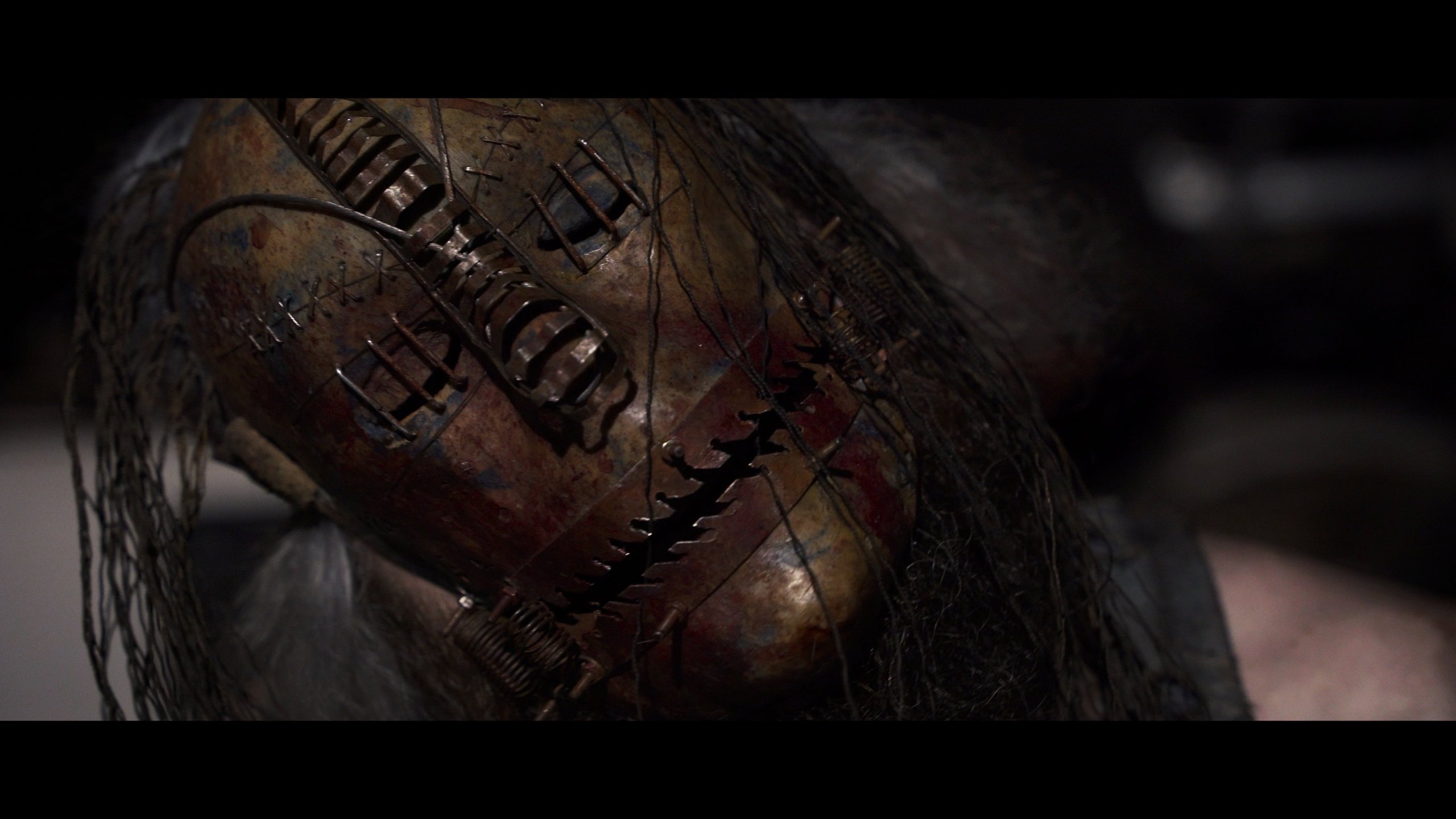 Backdrop for Turno de Noche: The Wrong Place