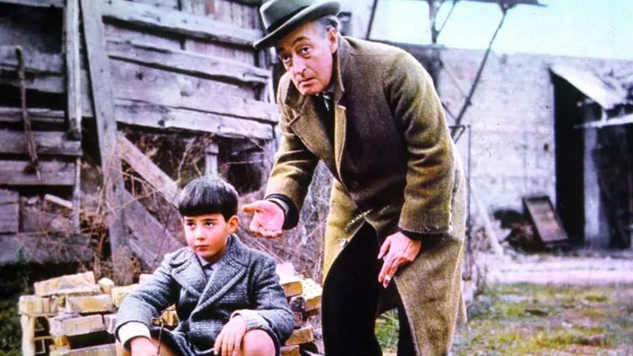 Backdrop for Toto and Marcellino