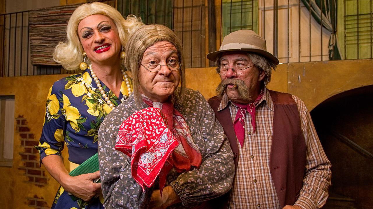 Backdrop for Non è Natale senza panettone