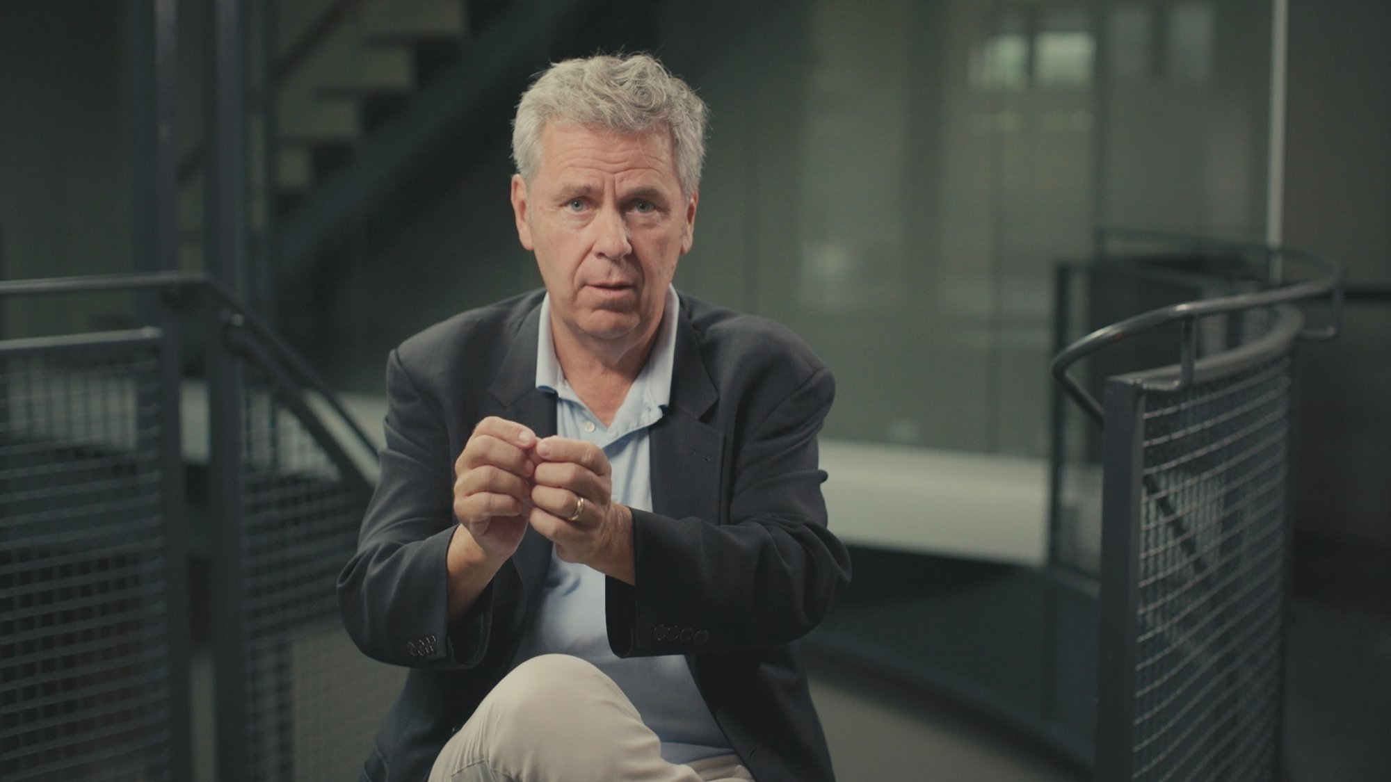 Backdrop for Le roi du mensonge