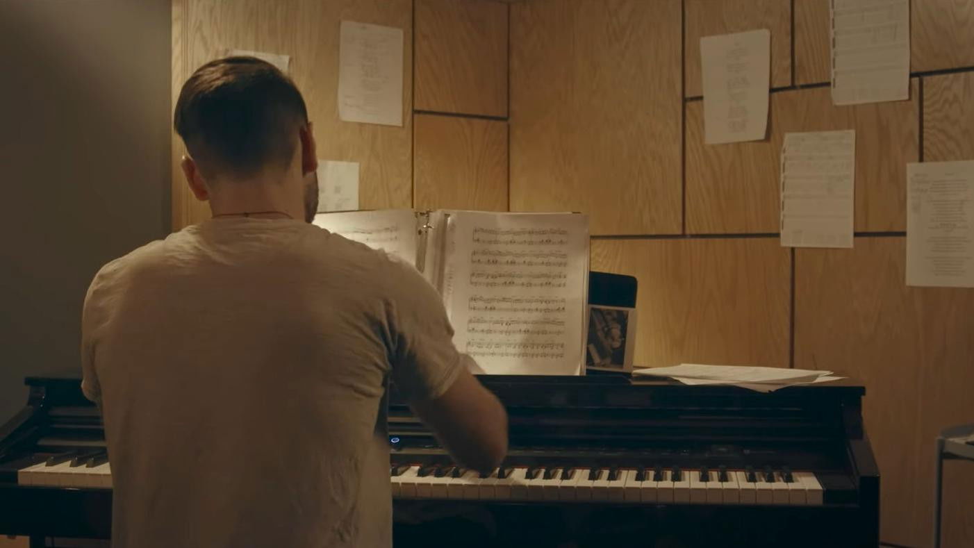 Backdrop for Expectations