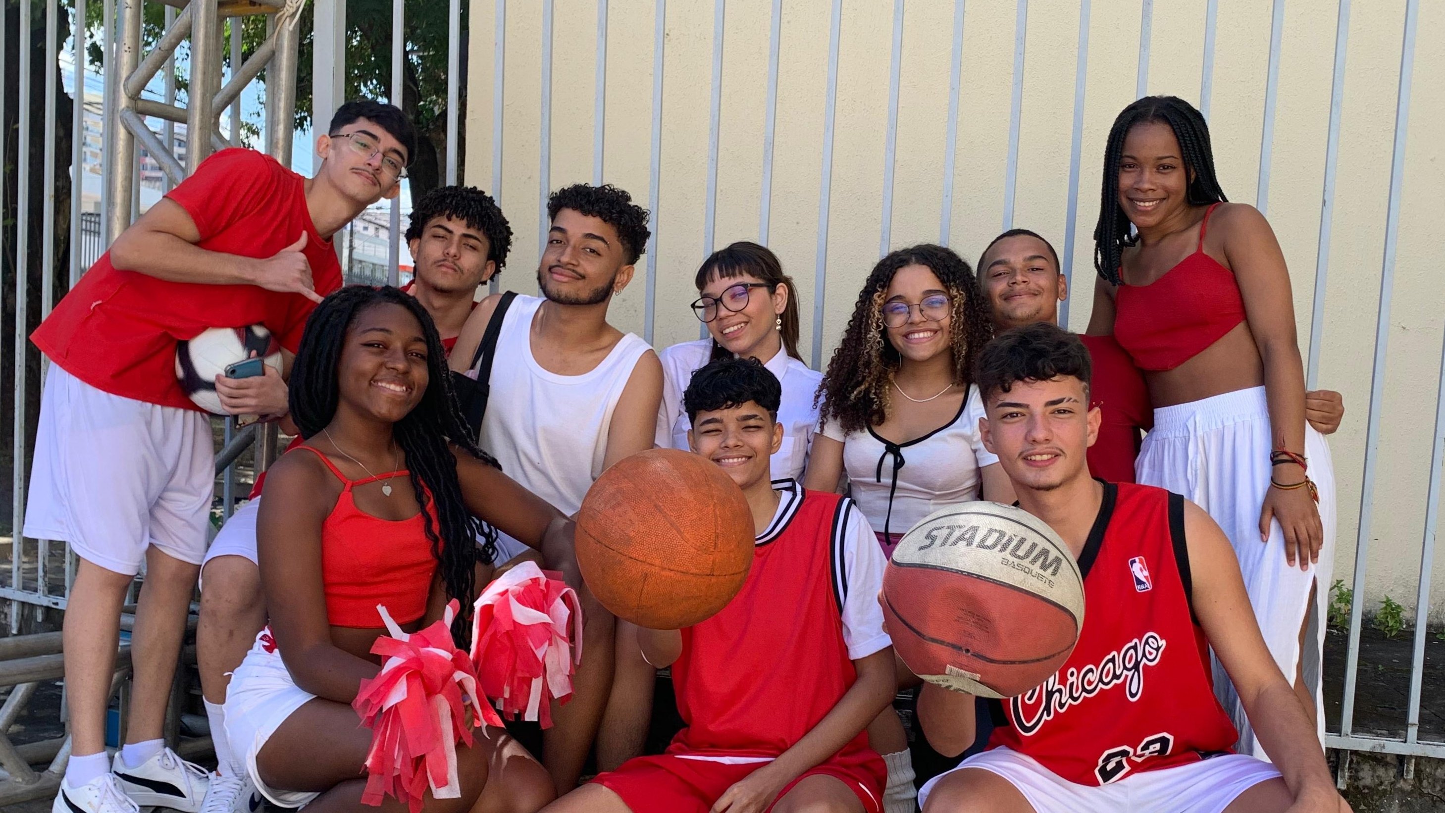 Backdrop for High School Musical: No Conectando Línguas