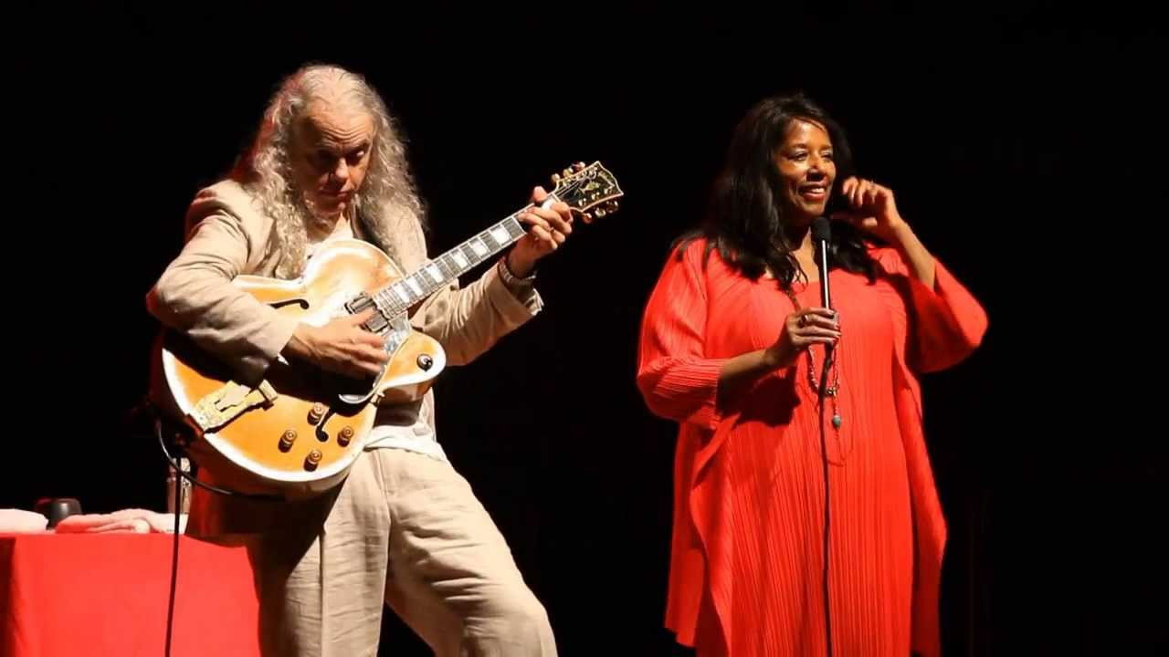 Backdrop for Tuck & Patti - Live In Holland