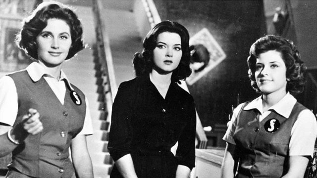 Backdrop for Muchachas que trabajan