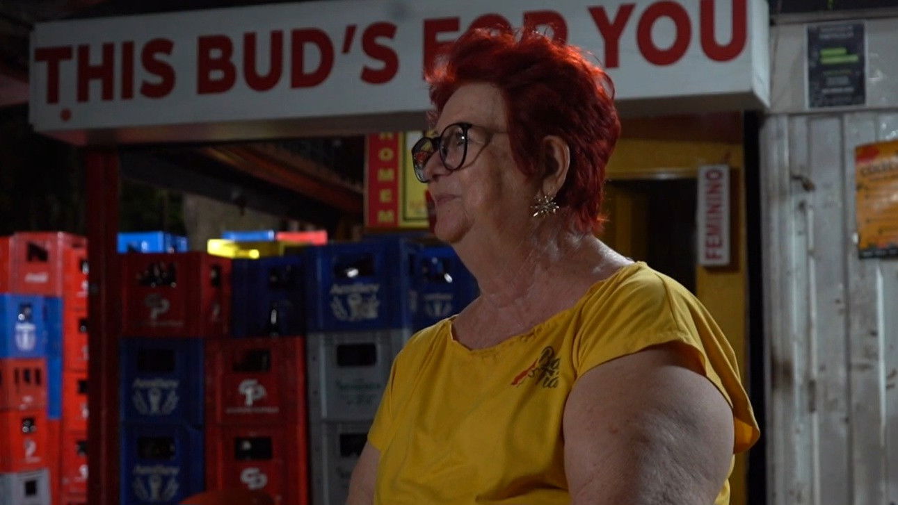 Backdrop for Tudo Rola No Bar da Tia