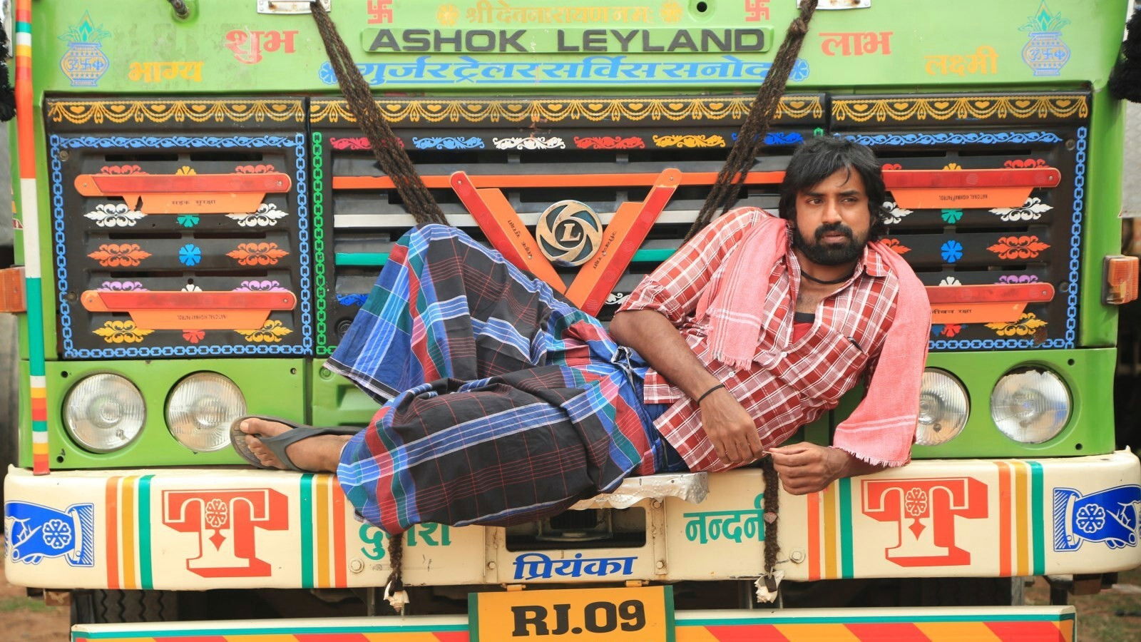 Backdrop for Nerungi Vaa Muthamidathe