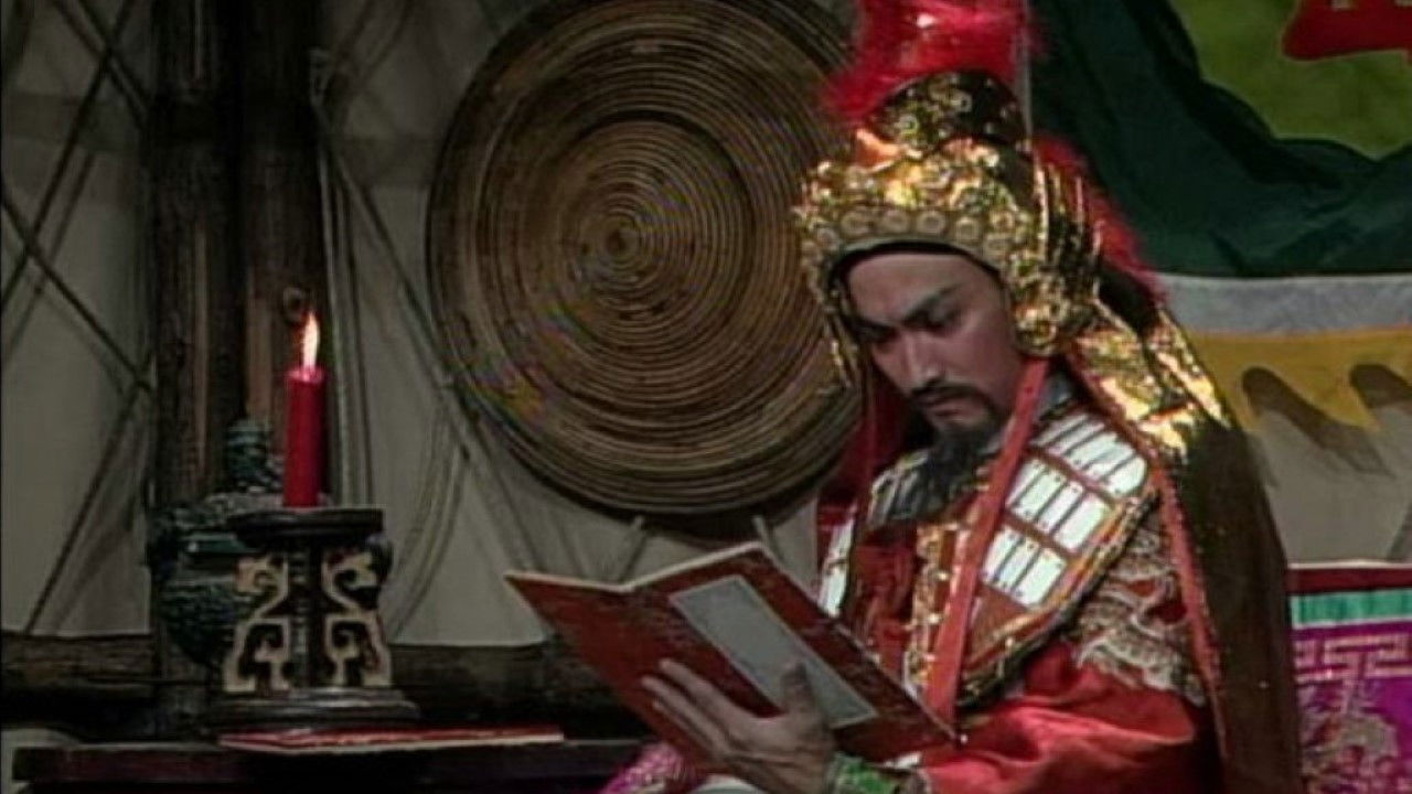 Backdrop for Eight Thousand Li of Cloud and Moon