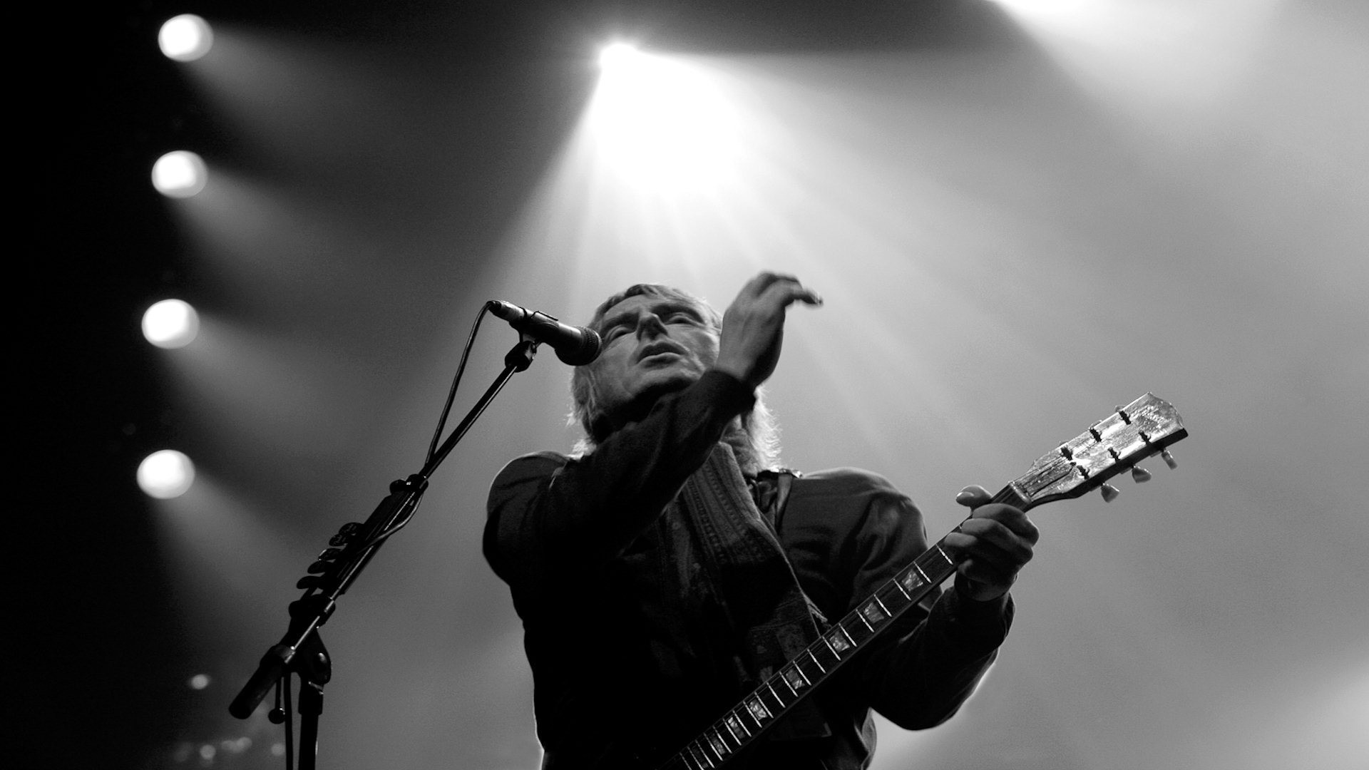 Backdrop for Paul Weller: Just a Dream