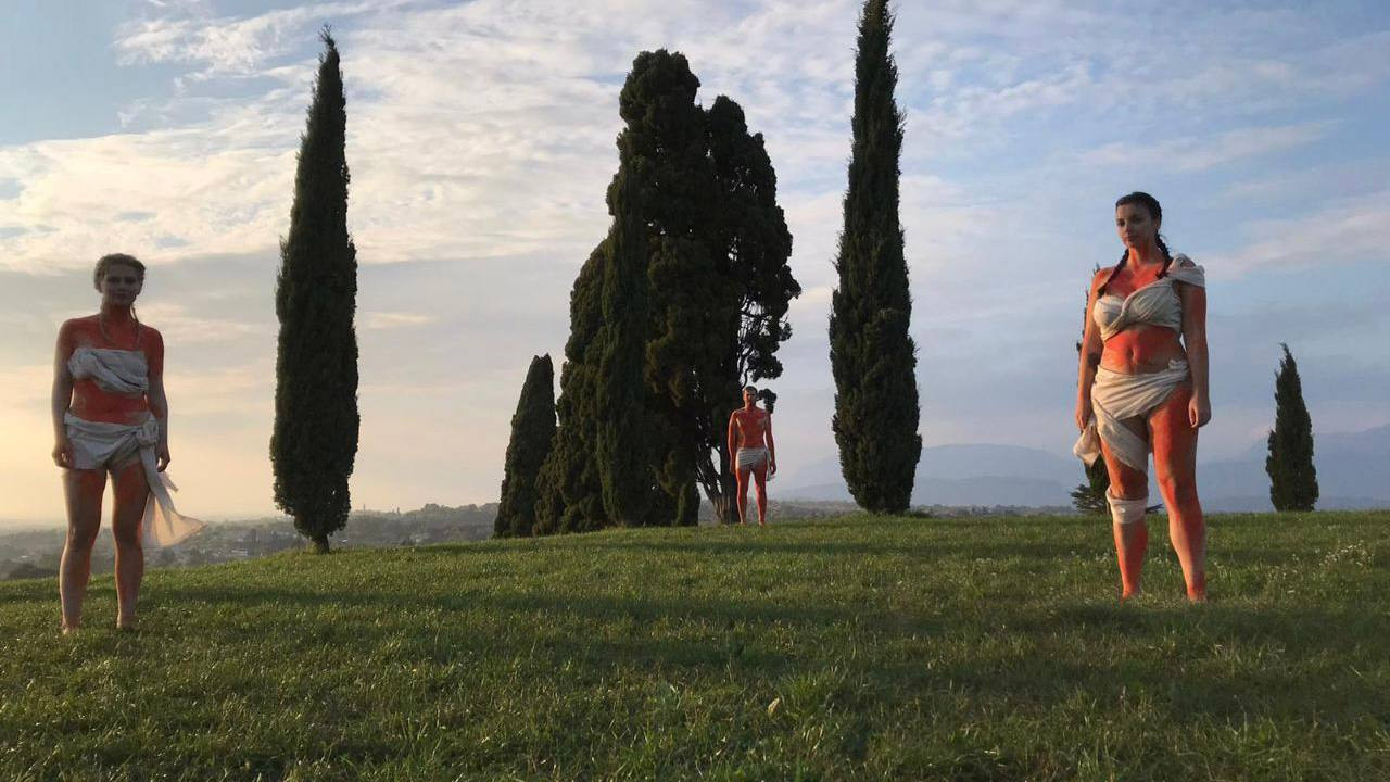 Backdrop for Mio Fratello