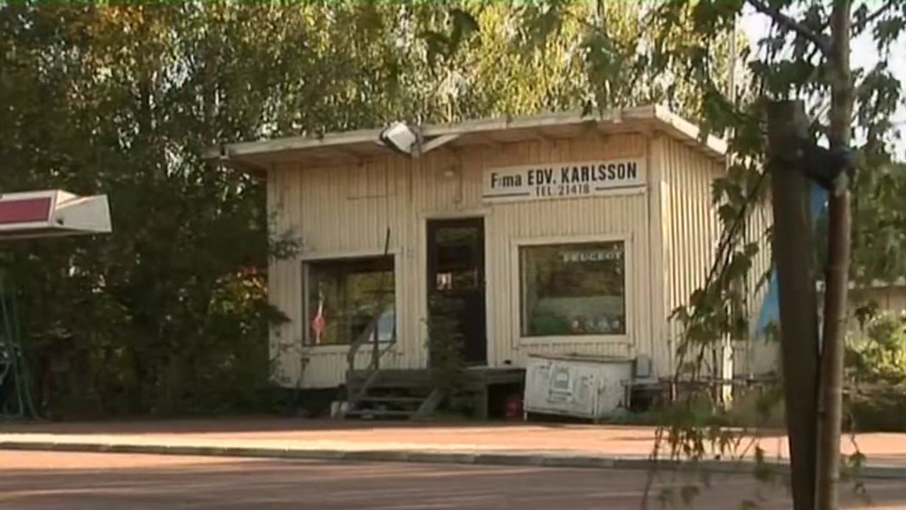 Backdrop for Edo's Petrol Station
