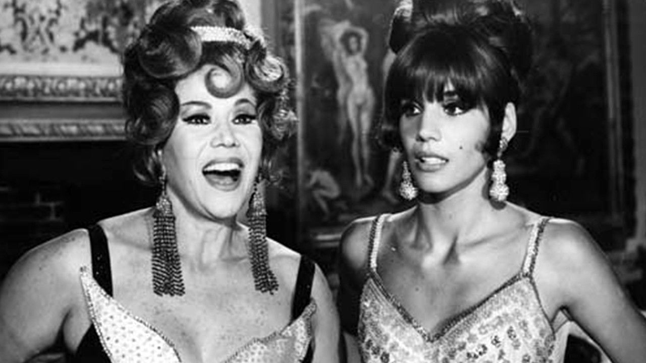 Backdrop for La casa de Madame Lulú