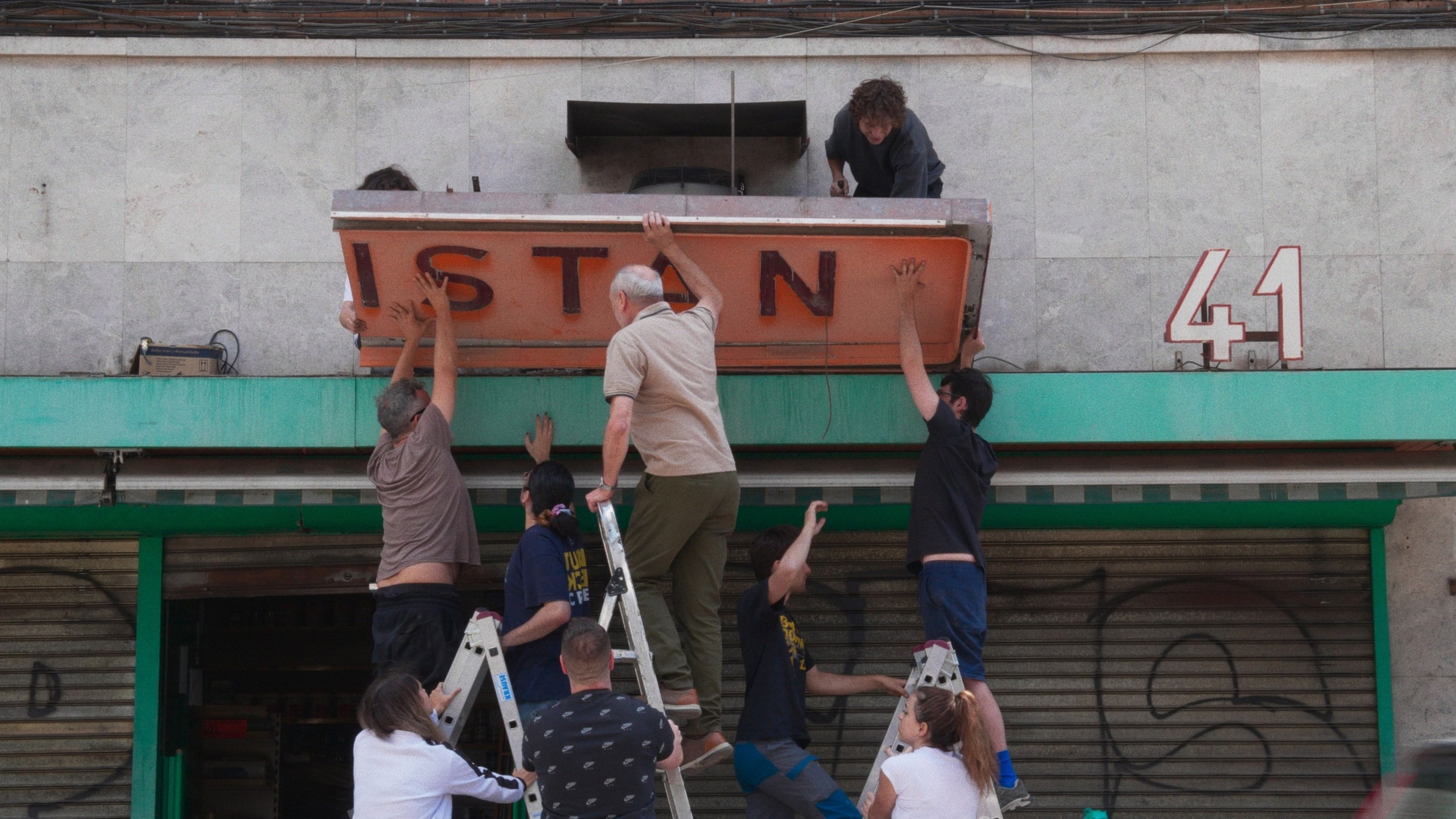 Backdrop for Madrid, Ext.