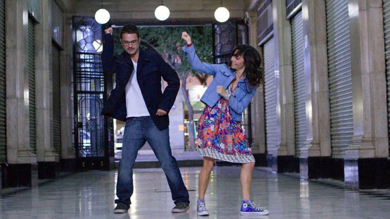 Backdrop for Te Presento a Laura