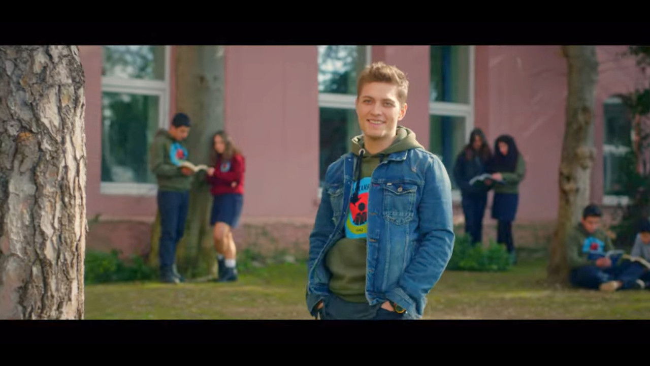 Backdrop for Sesinde Aşk Var