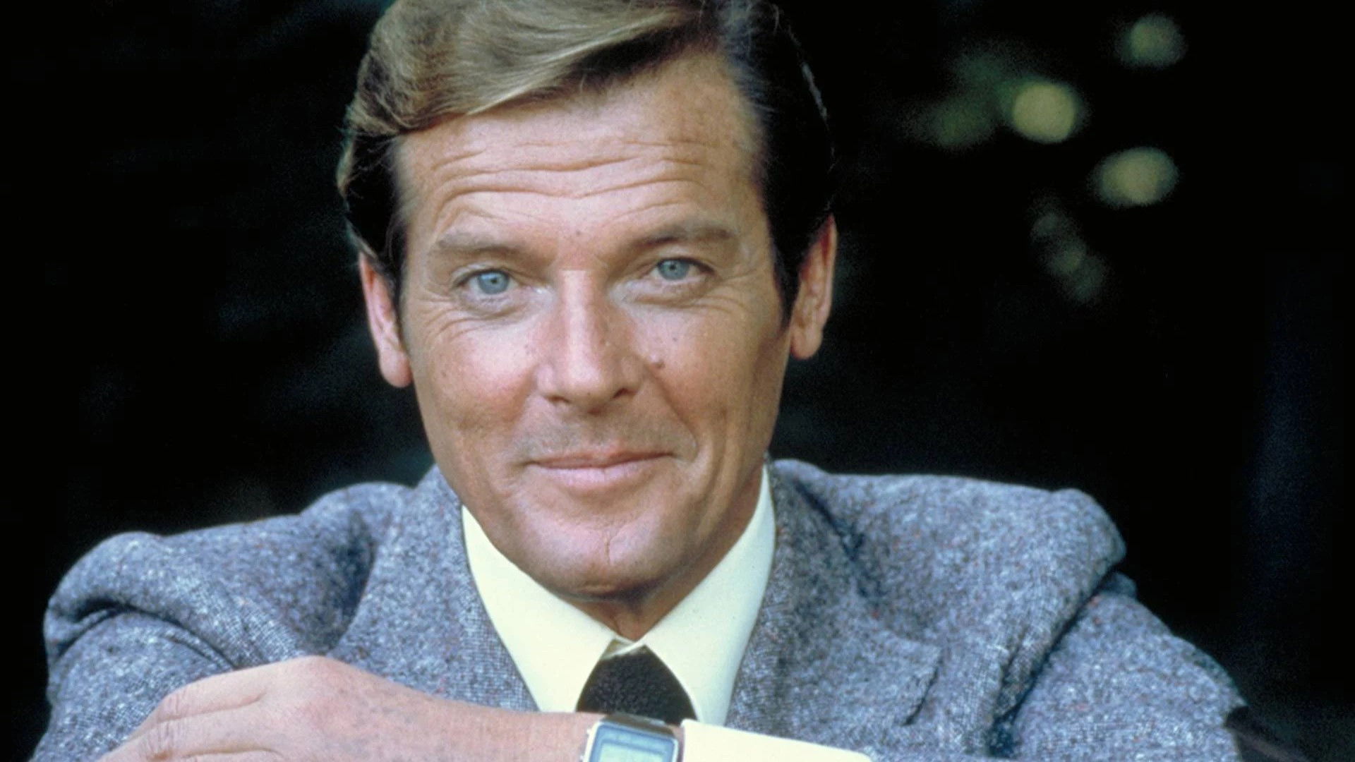 Backdrop for Roger Moore: My Word Is My Bond