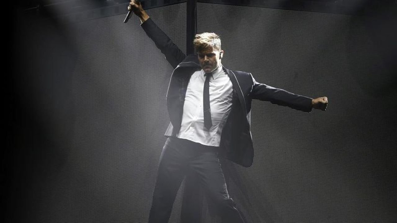 Backdrop for Ricky Martin: Live - Black and White Tour