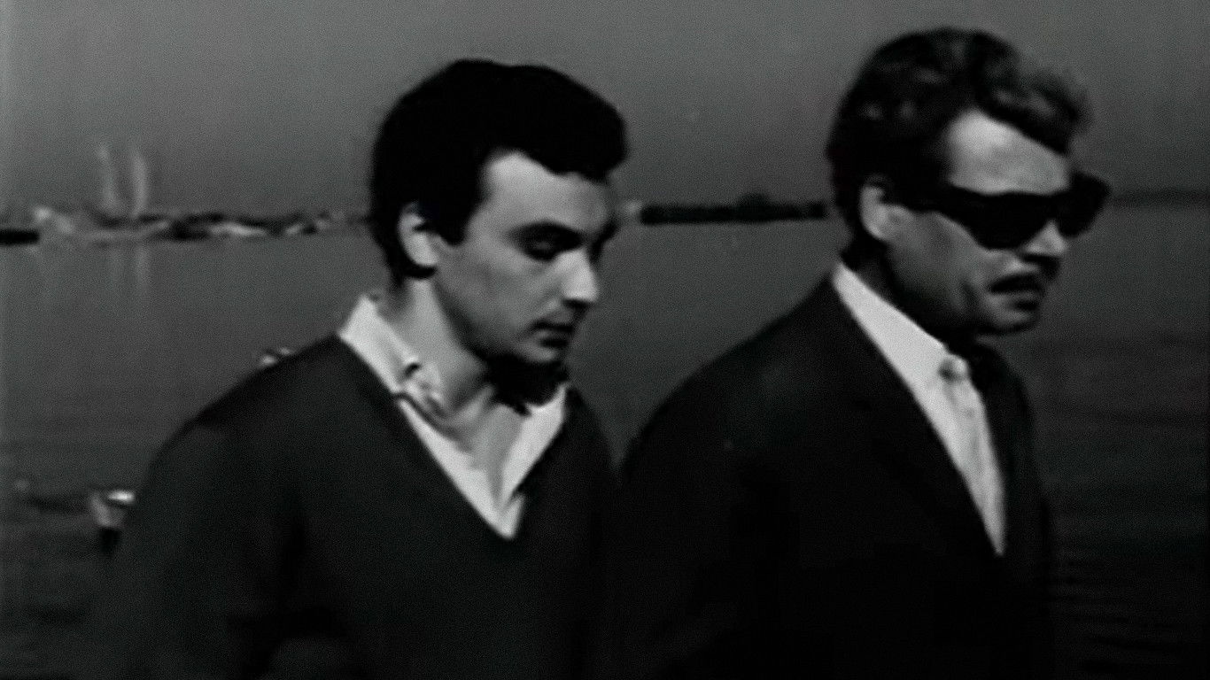 Backdrop for Artık Düşman Değiliz