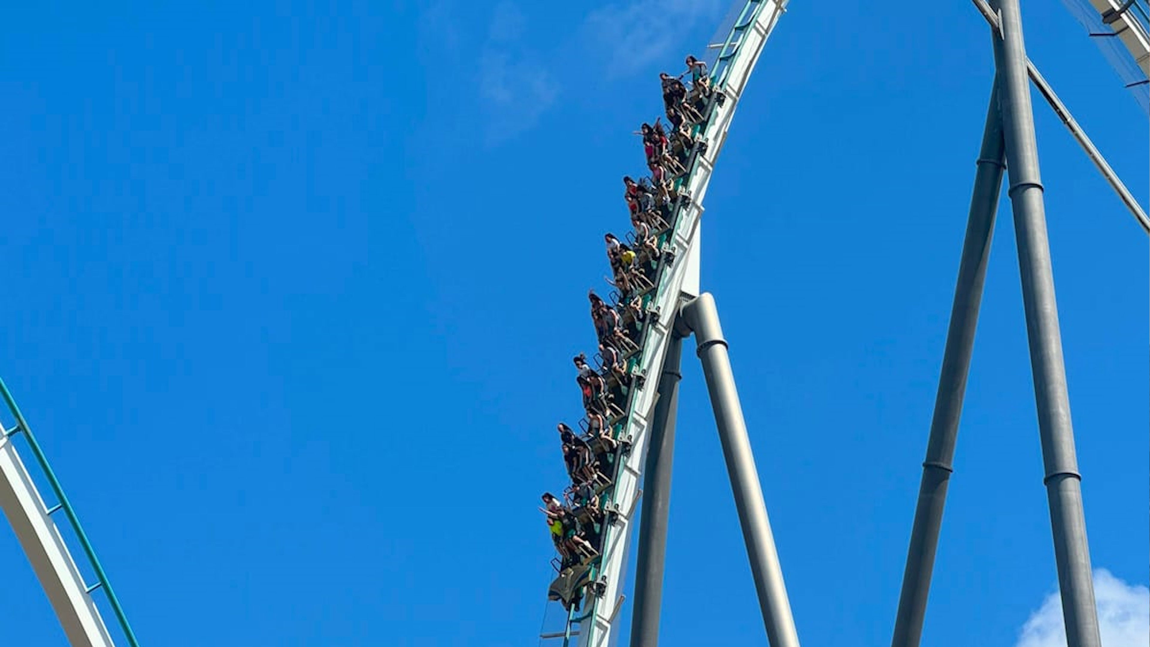 Backdrop for Port Aventura la techno des attractions