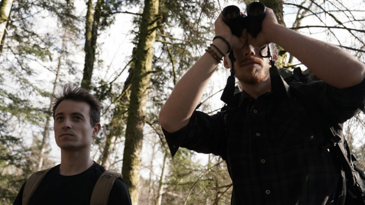 Backdrop for Sur le front des animaux menacés