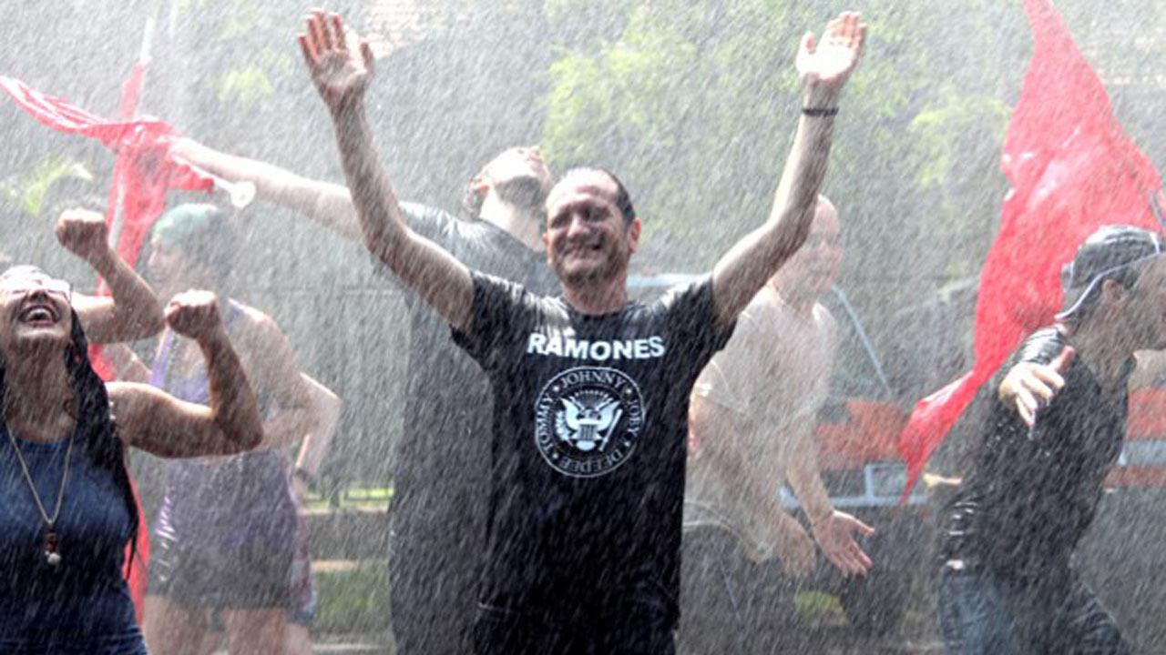 Backdrop for Mentira la verdad