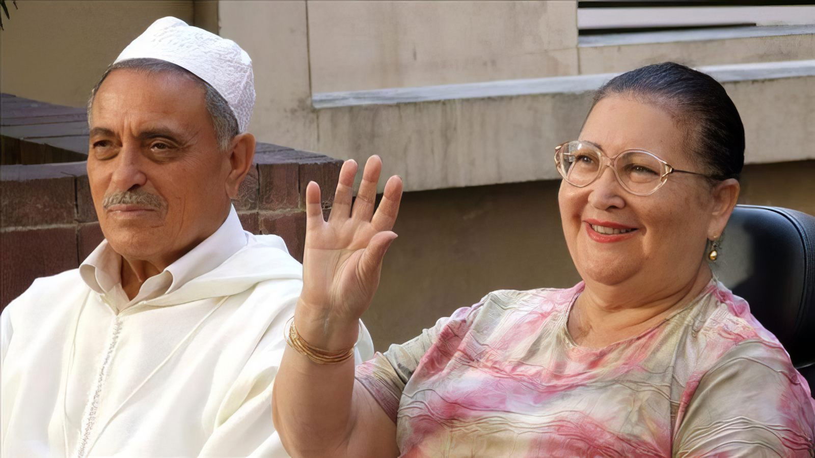 Backdrop for Dans la vie