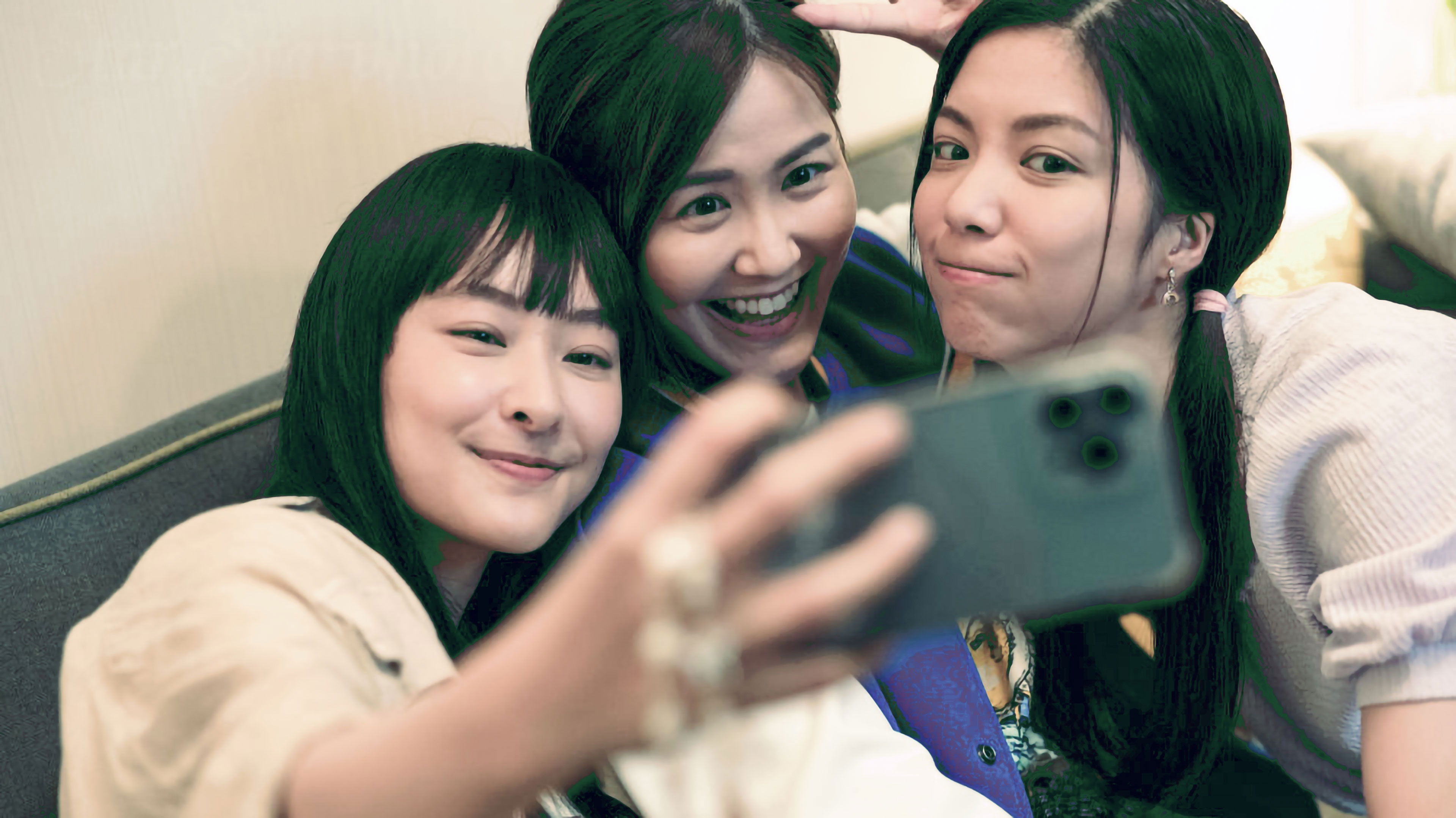 Backdrop for The War of Beauties