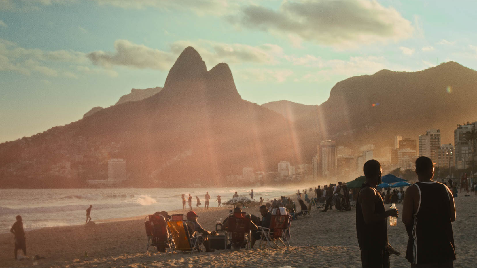 Backdrop for Bello: O Rei do Futevôlei