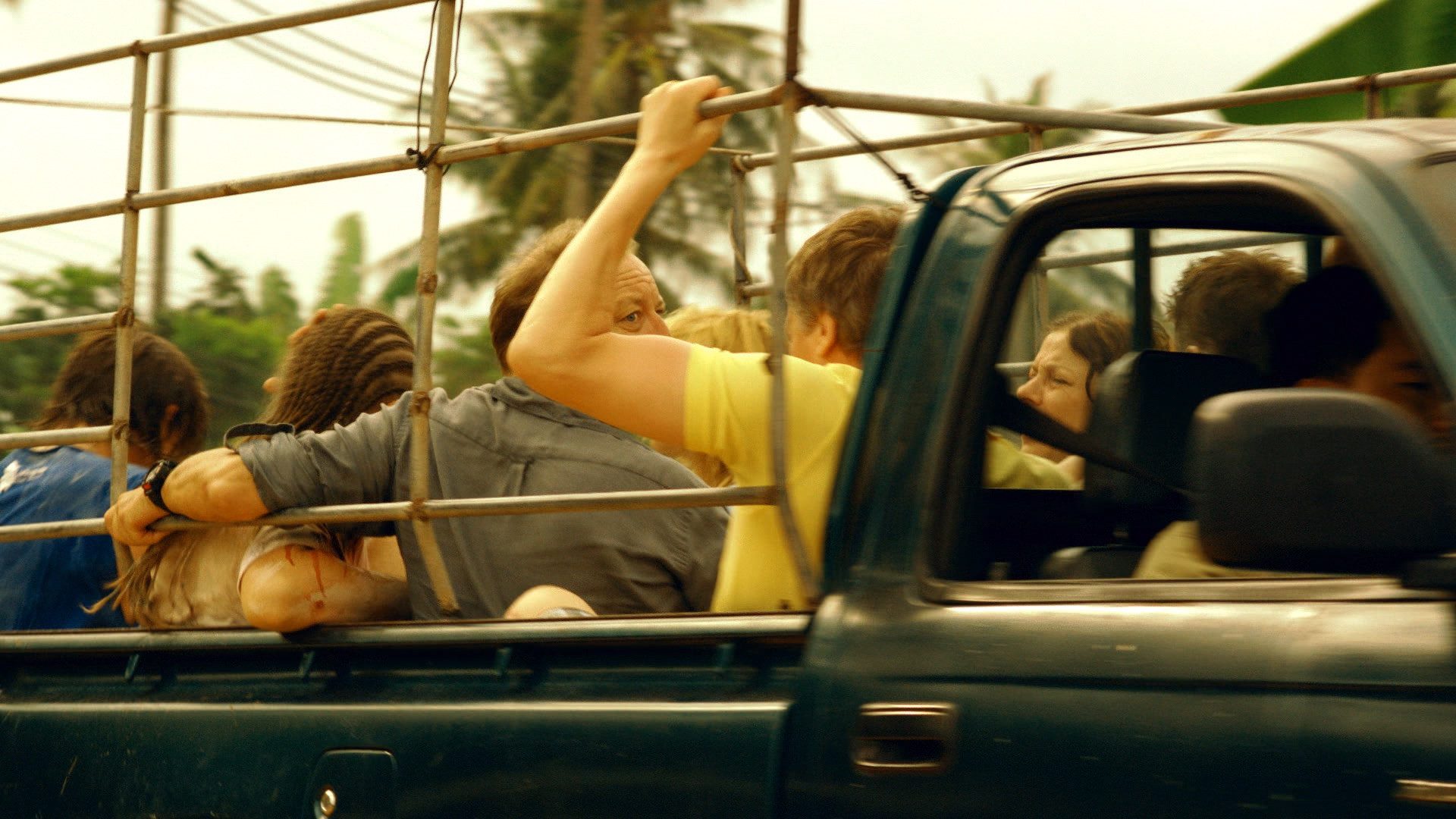 Backdrop for Tsunami - Das Leben danach