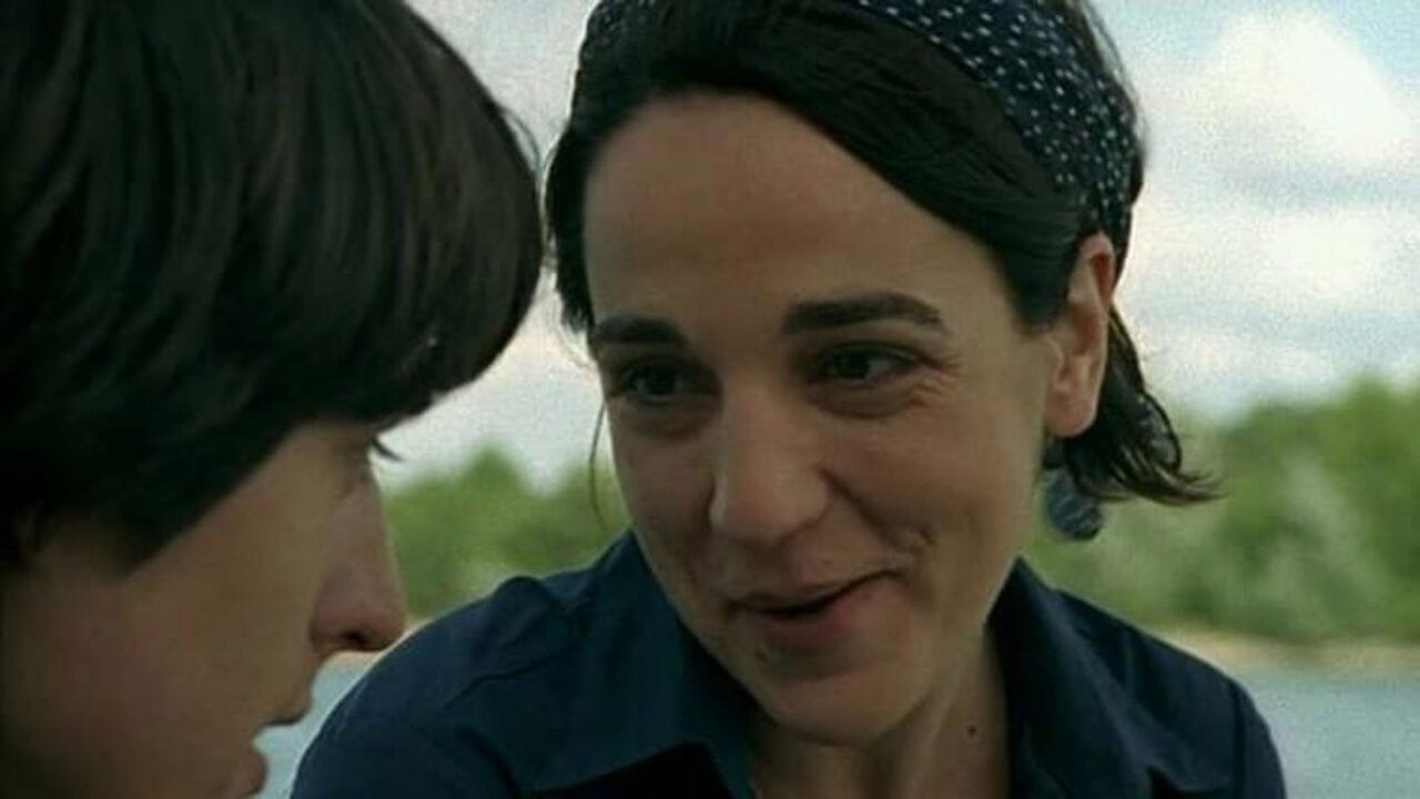 Backdrop for À tes amours