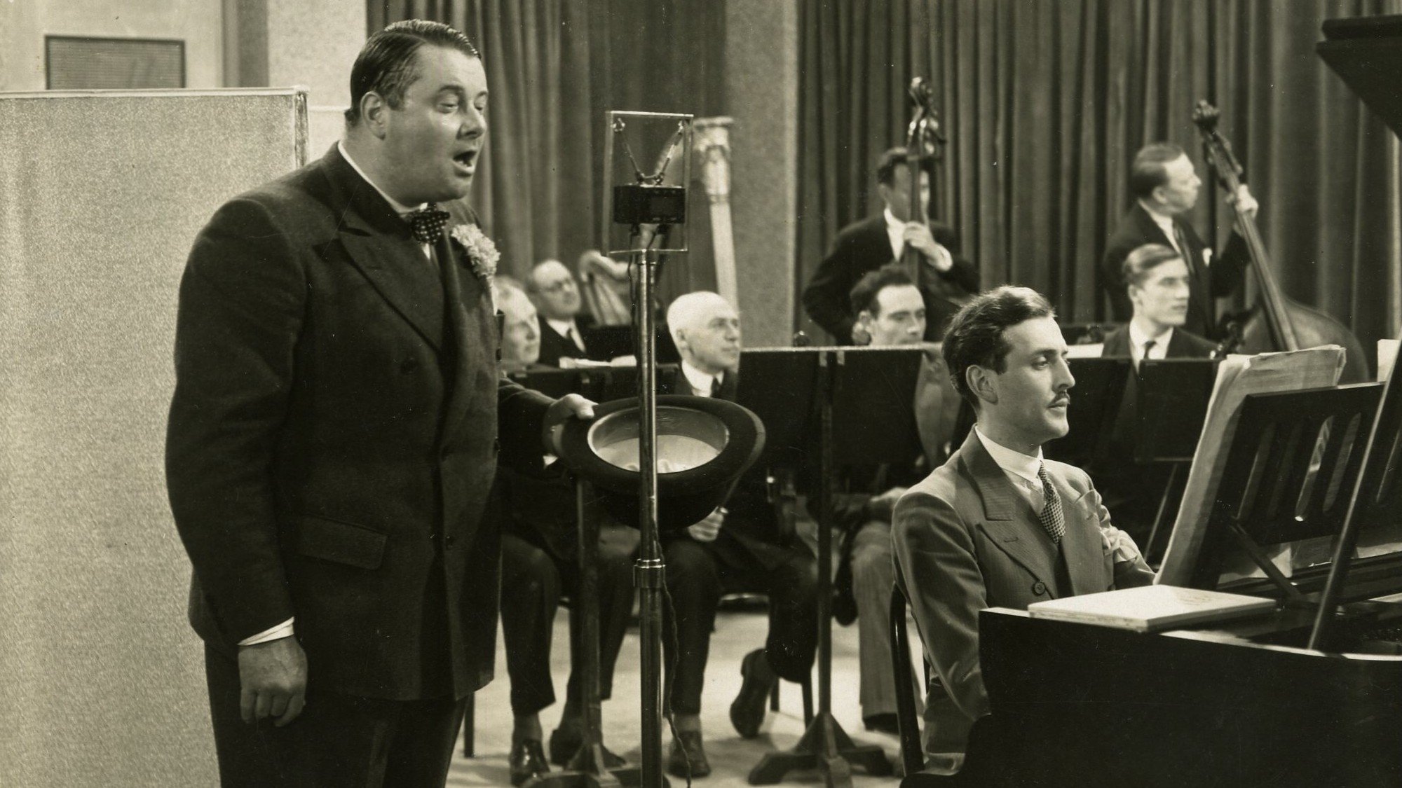 Backdrop for The Unknown Singer