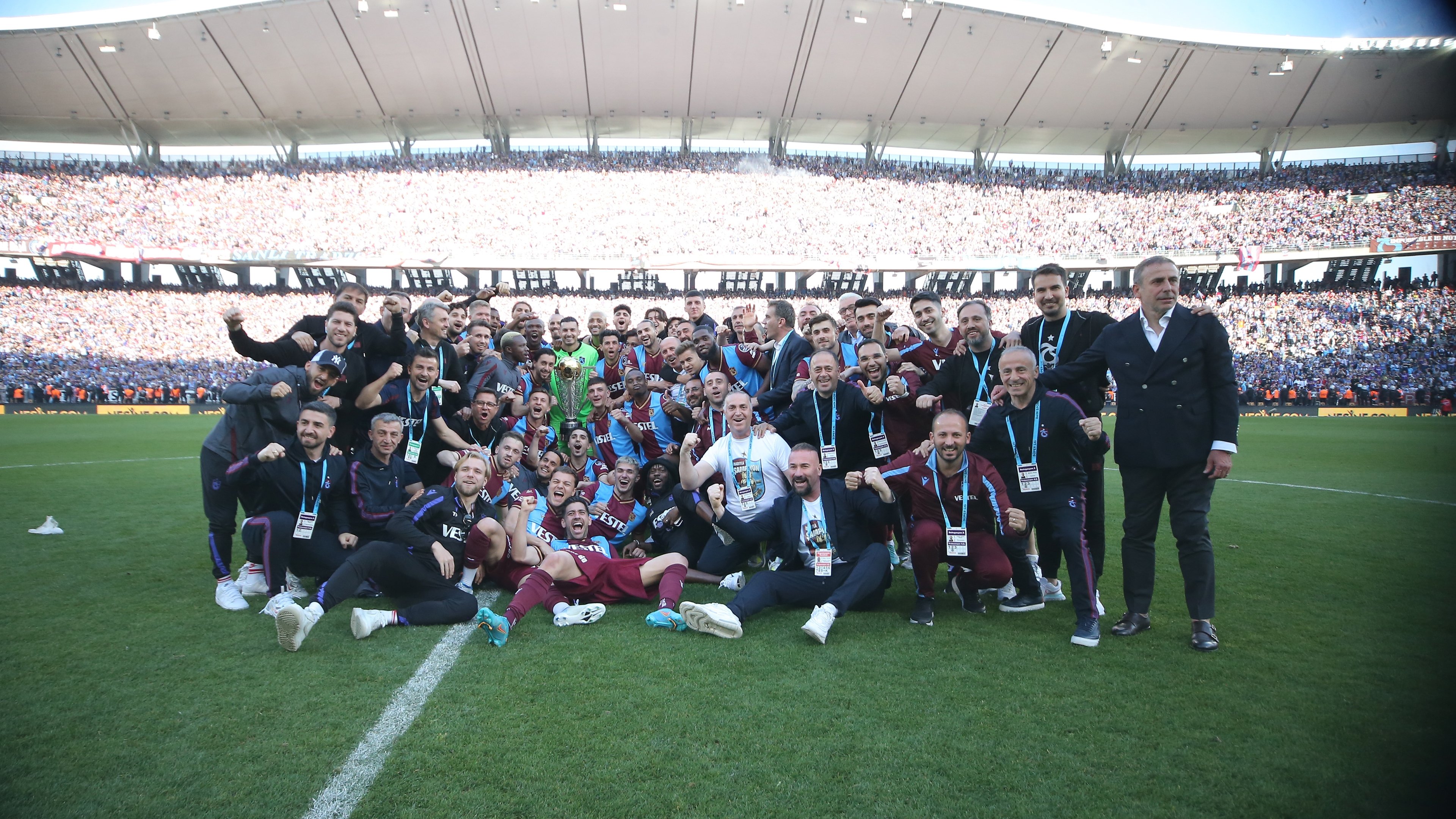 Backdrop for İnadıyla Şampiyon