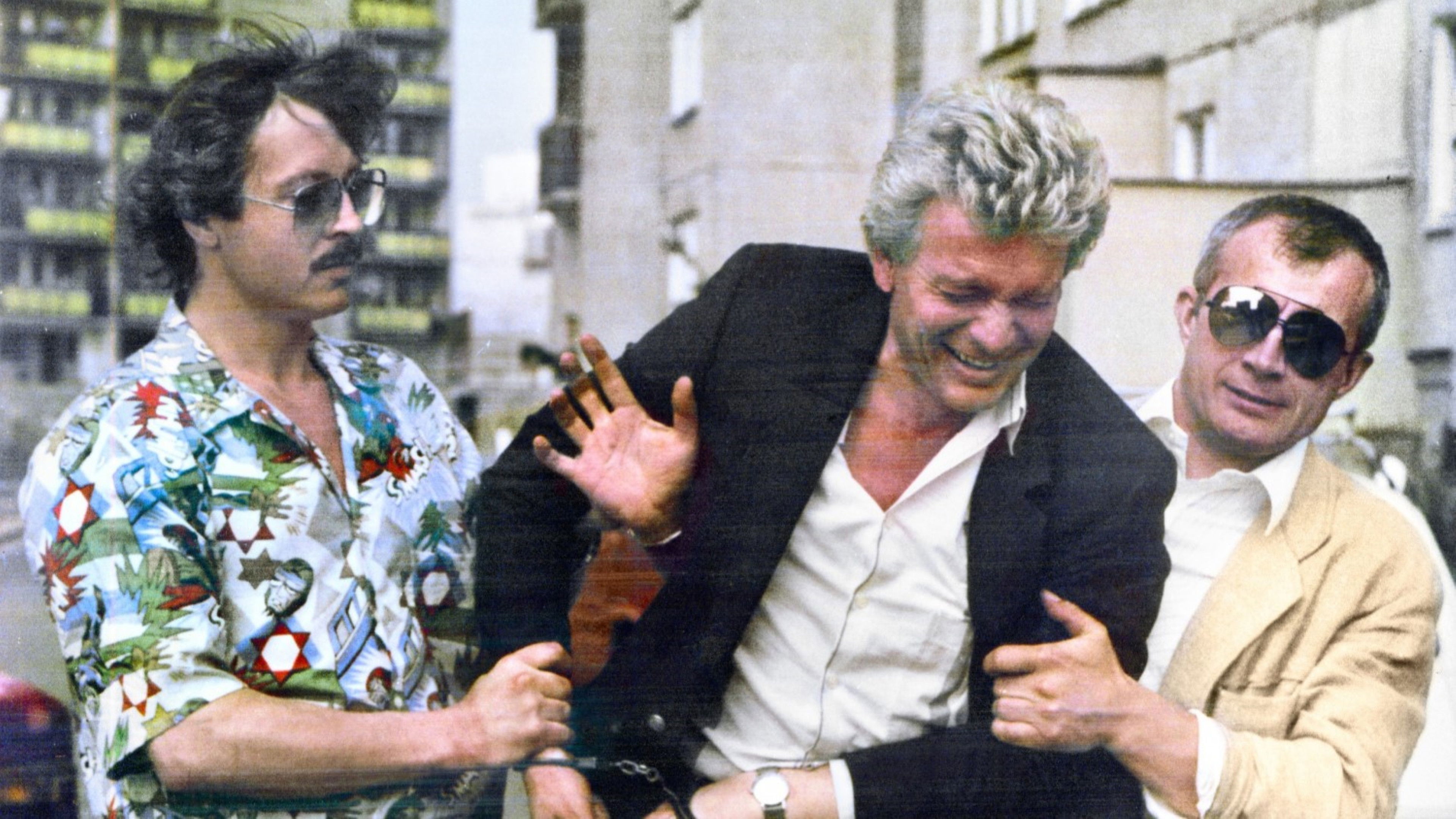 Backdrop for Kill Me, Cop