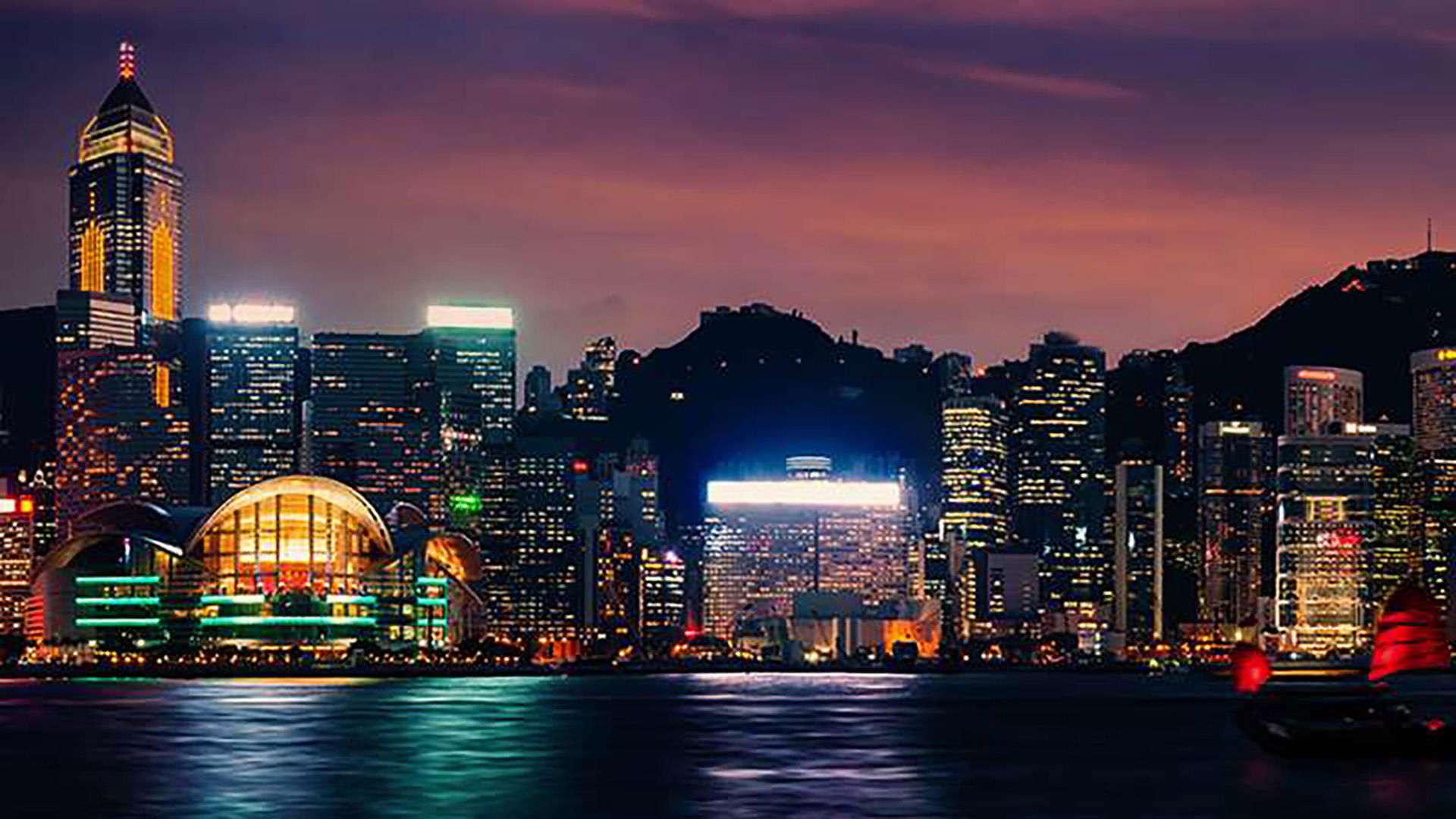 Backdrop for House Hunters International