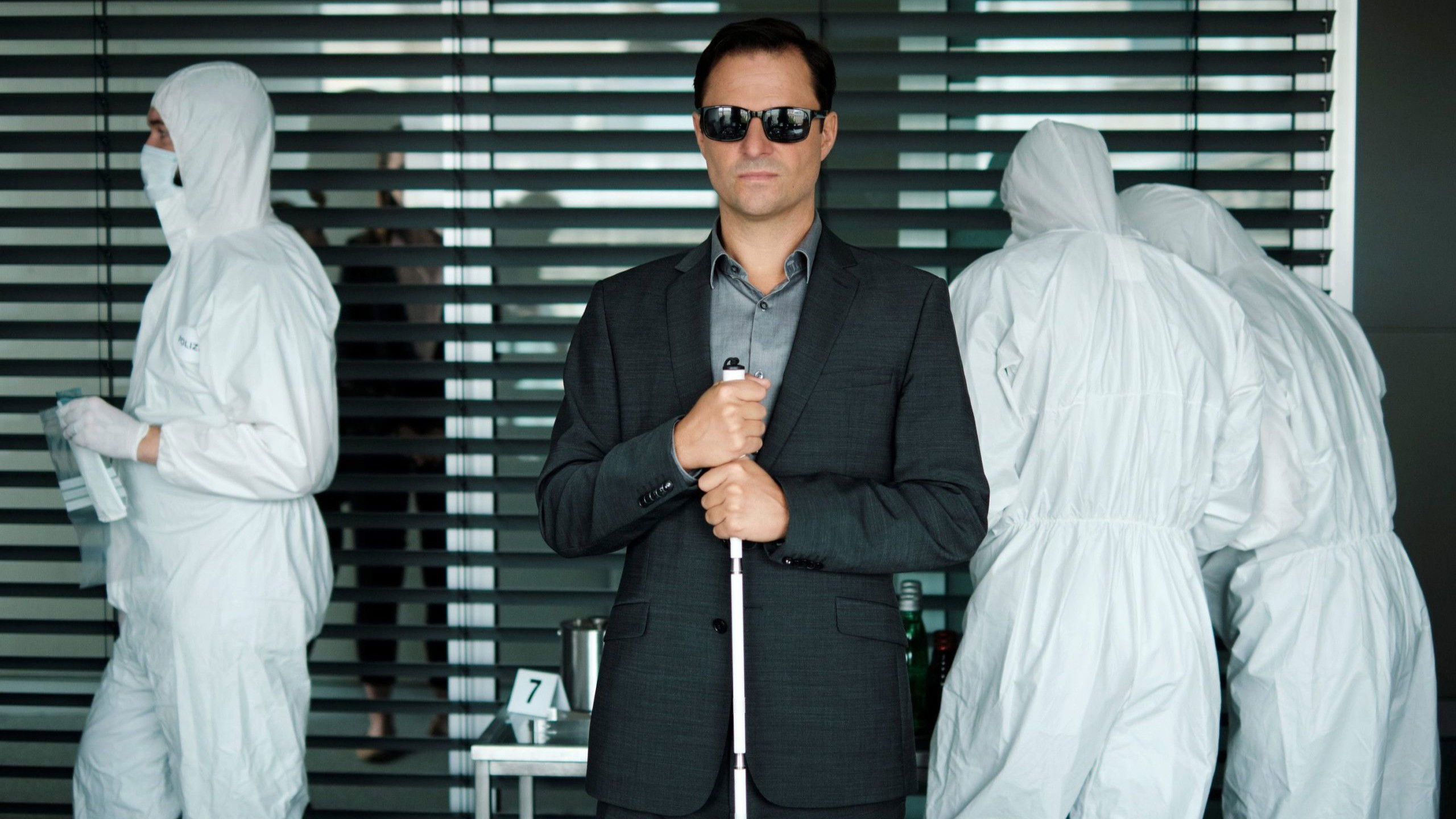 Backdrop for Blind ermittelt: Endstation Zentralfriedhof