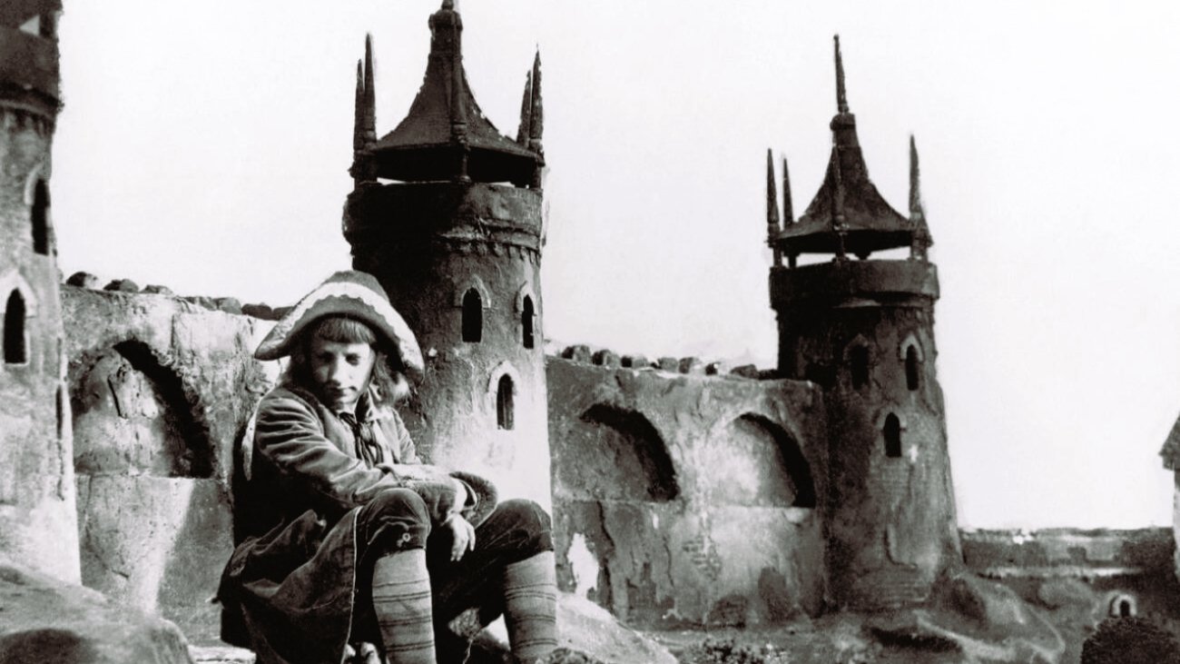 Backdrop for The New Gulliver