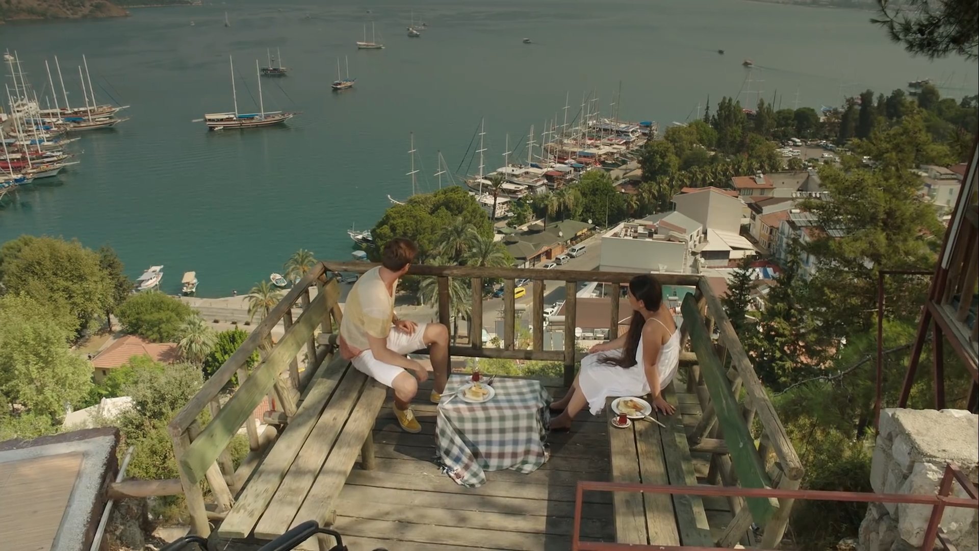 Backdrop for Bambaşka: Başka Bir Aşk Hikayesi